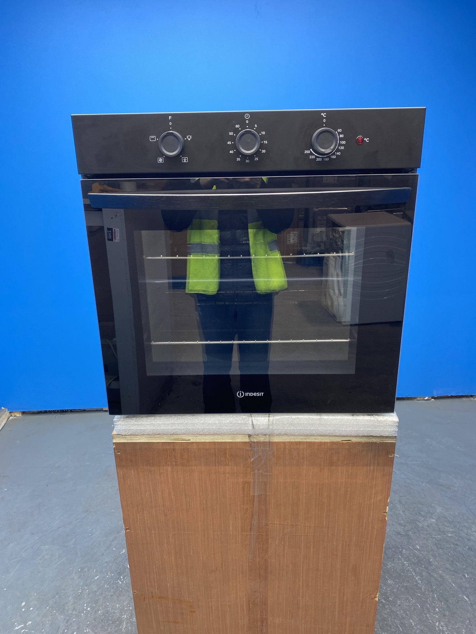 Indesit 66 L Built-In Electric Oven – Black A Rated