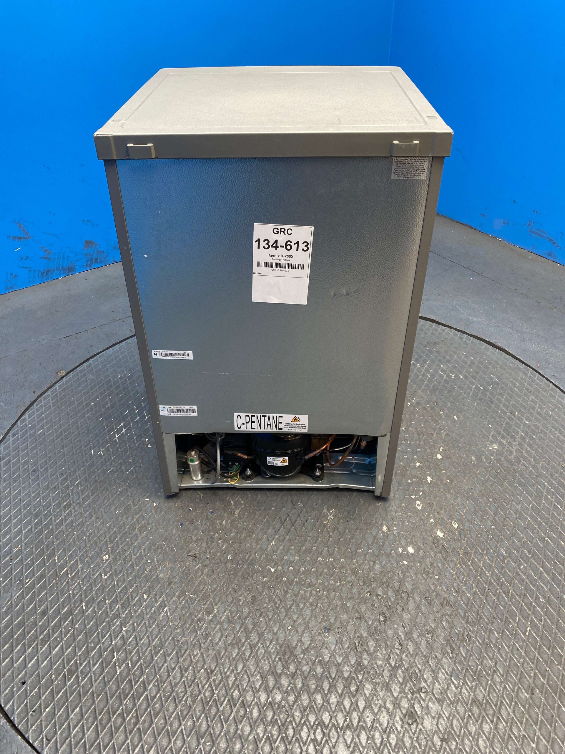 Igenix IG255X 136 Litre Undercounter Fridge