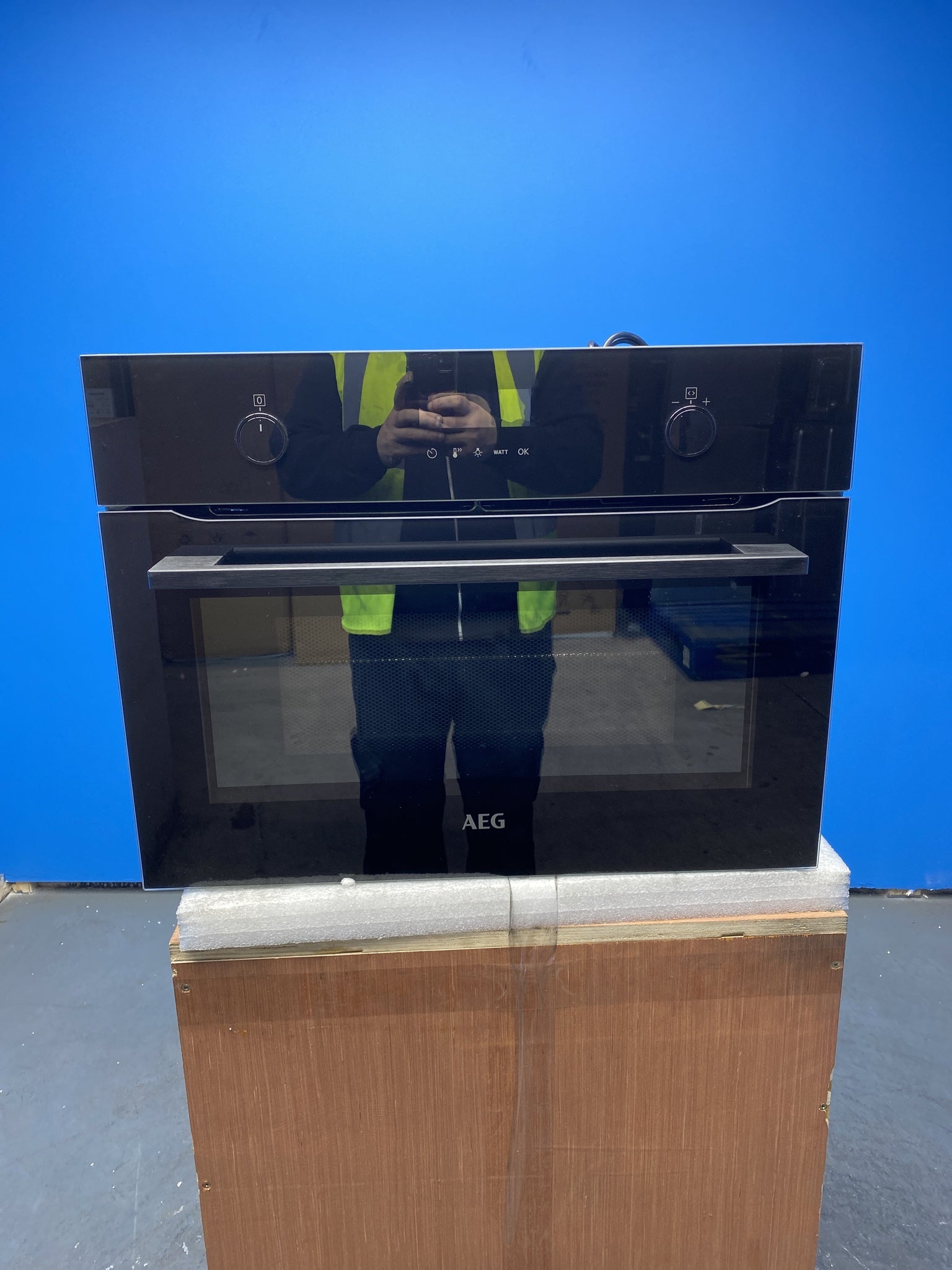 AEG KMK565060B 43L Built-In CombiQuick Microwave Oven