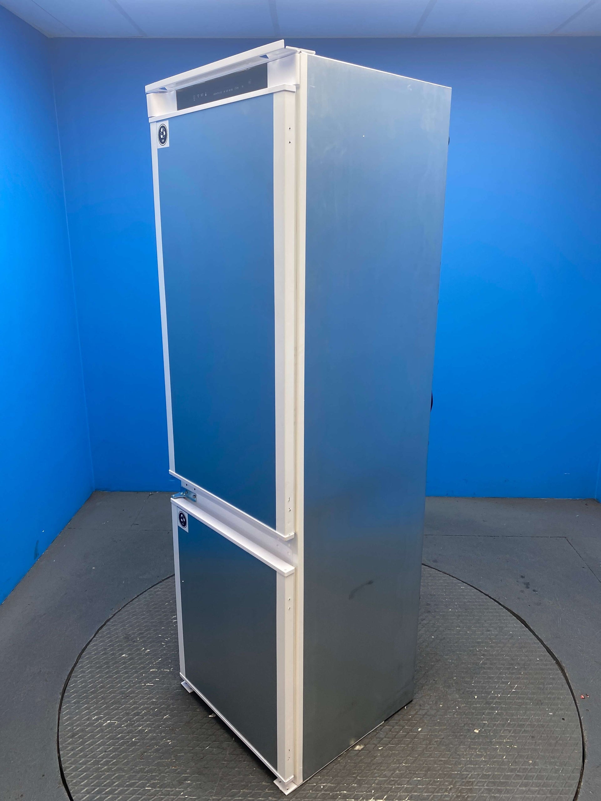 Hoover HOBT5518DWK Integrated 70/30 Total No Frost Fridge Freezer