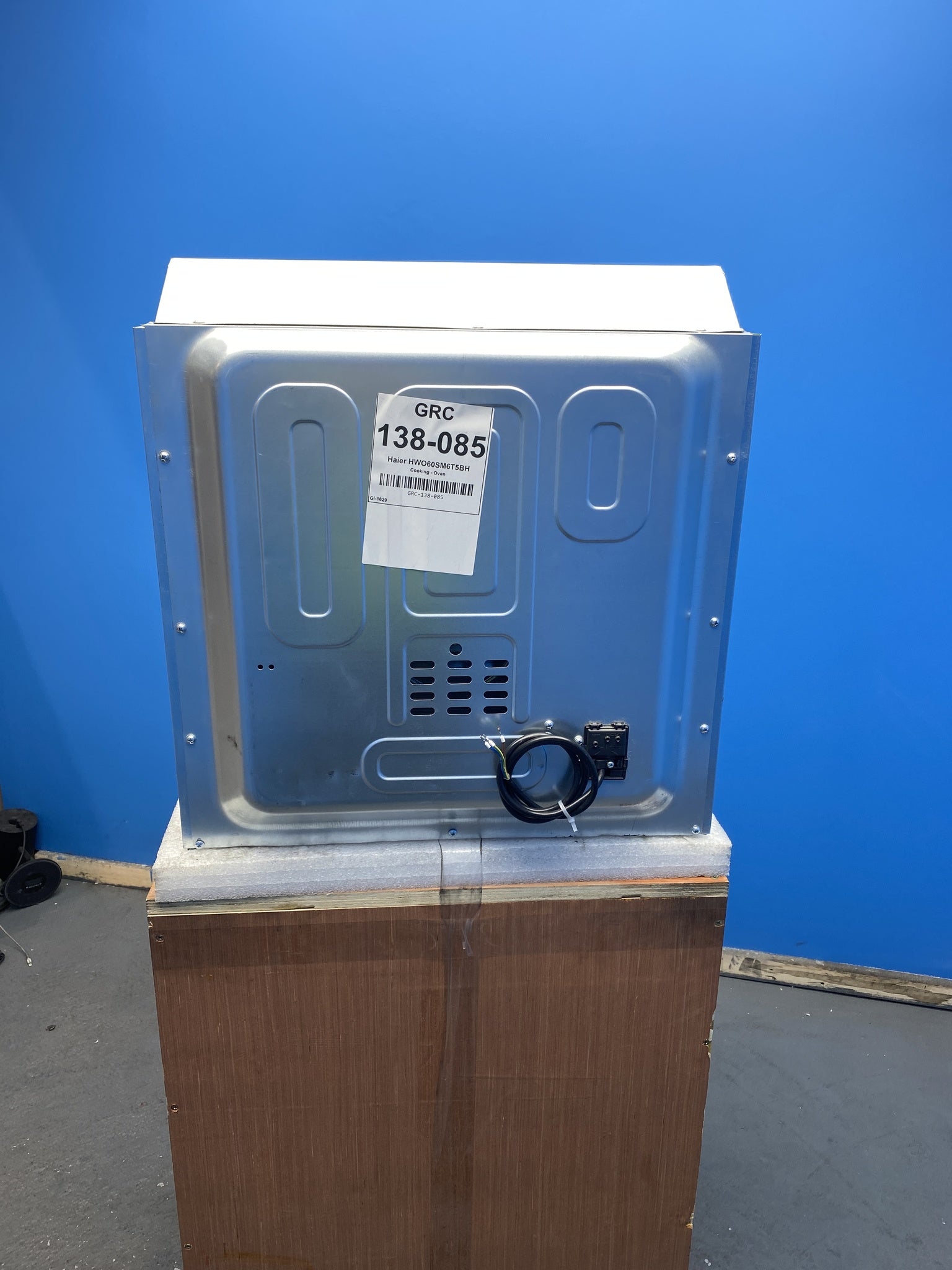 Haier HWO60SM6T5BH I-Touch Series 6 70L Built-in Single Oven