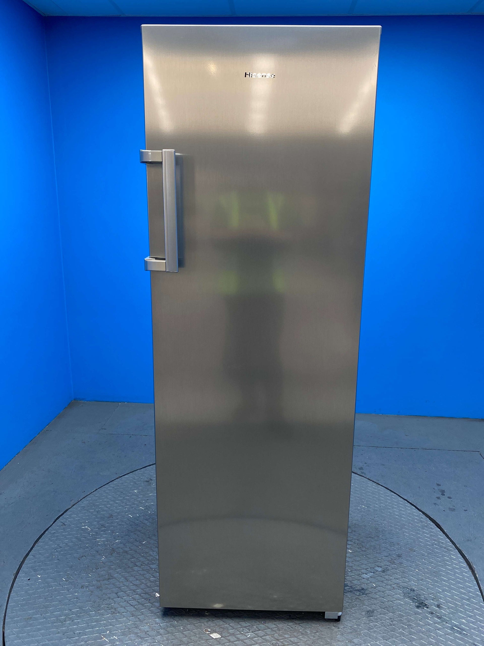 Hisense RL415N4ACE Tall 322 Litre No Frost  Larder Fridge