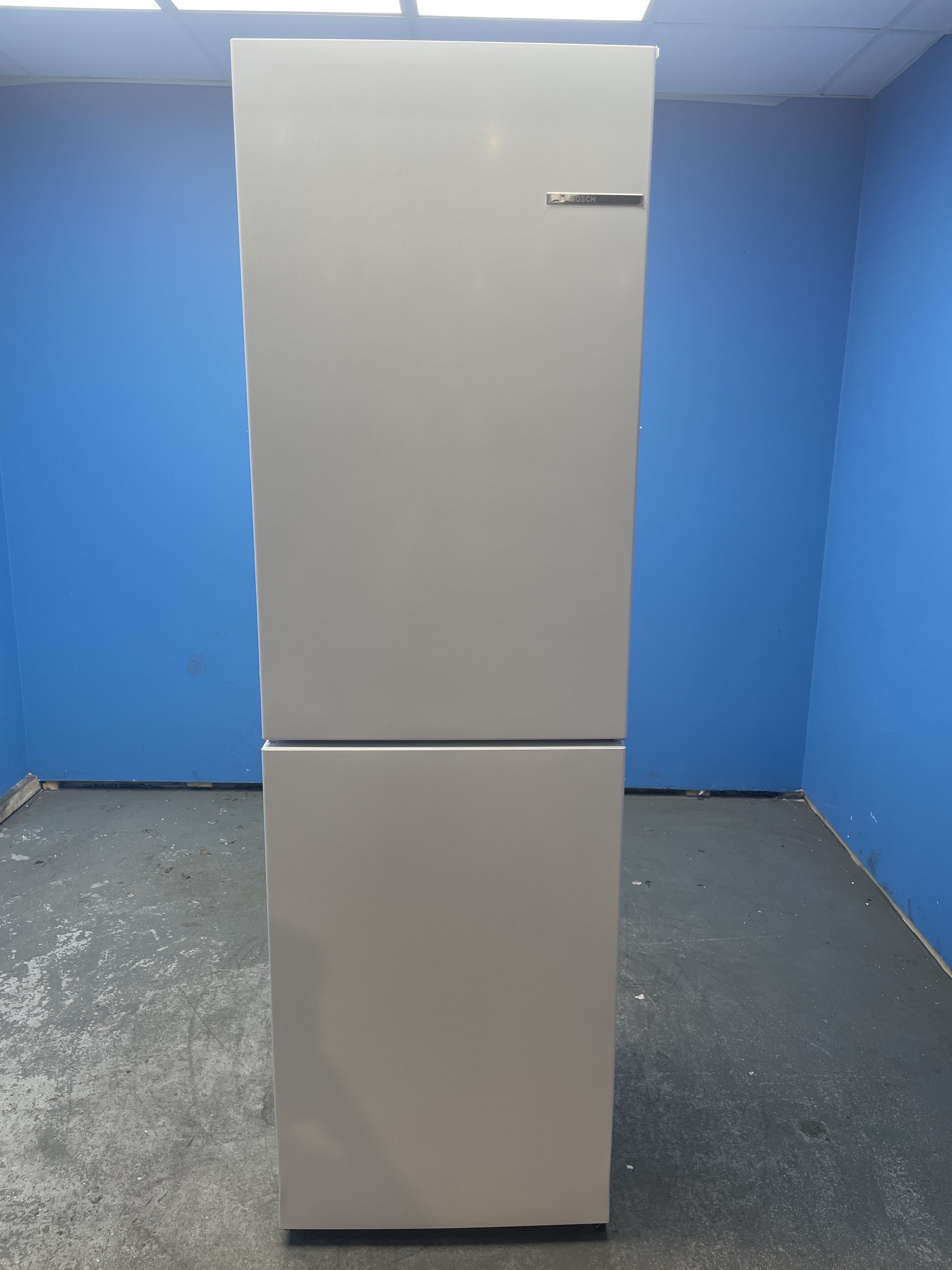 #GRC-160-437 - Bosch Series 2 KGN27NWEAG 255L 50/50 No Frost Fridge Freezer