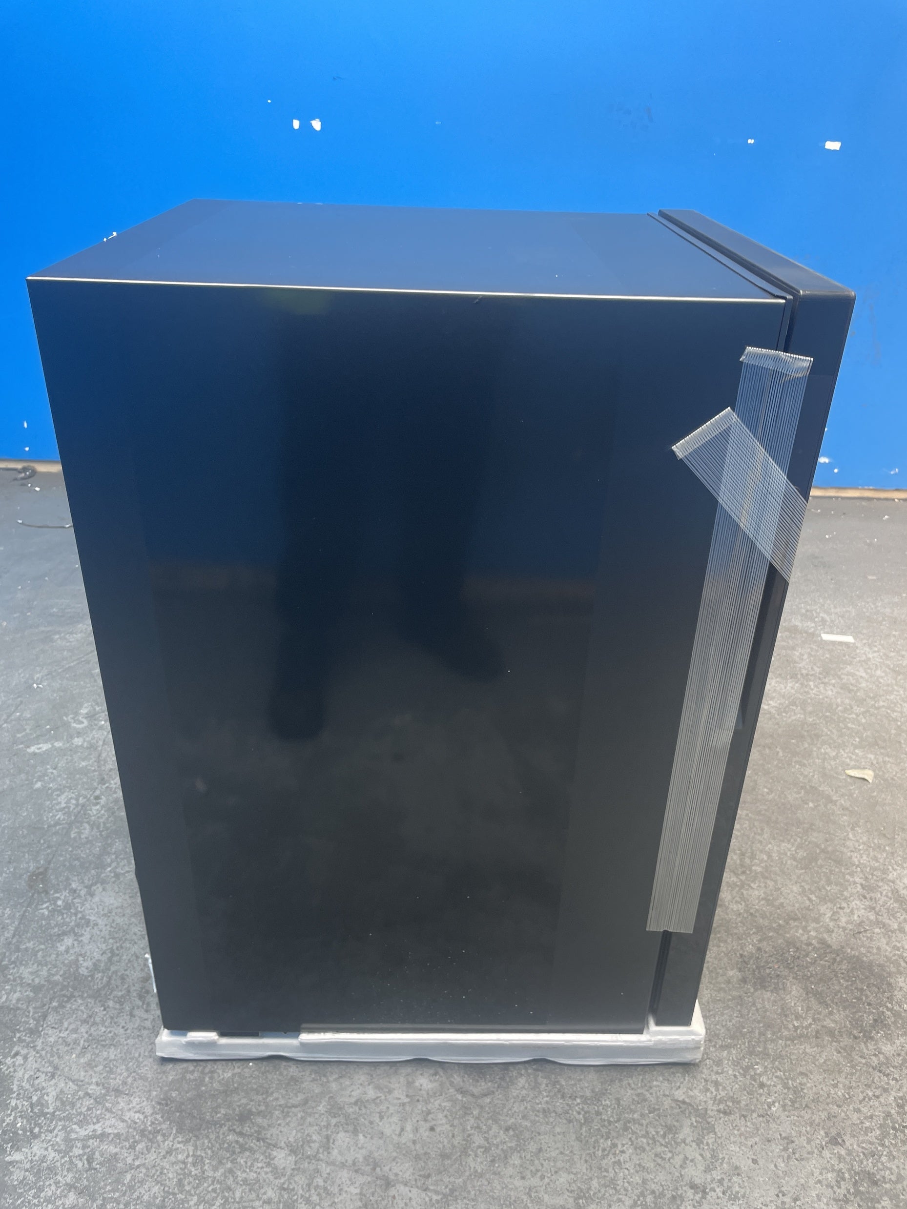 #GRC-160-327 - Haier Series 7 HWS42GDAU1 42 Bottle Dual Zone Wine Cooler