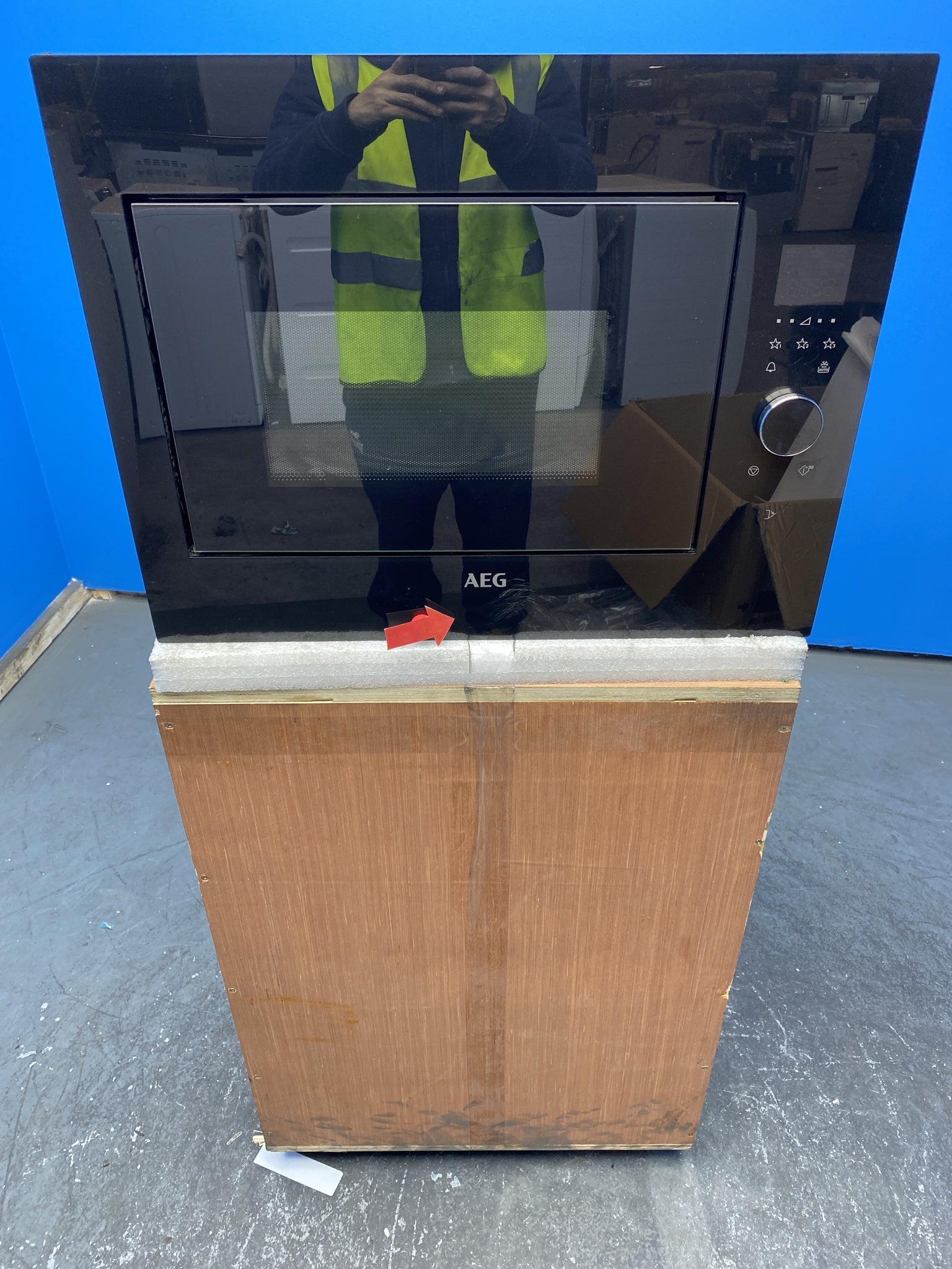 AEG 8000 Series MBE2658SEB 26L Built-In 900W Microwave