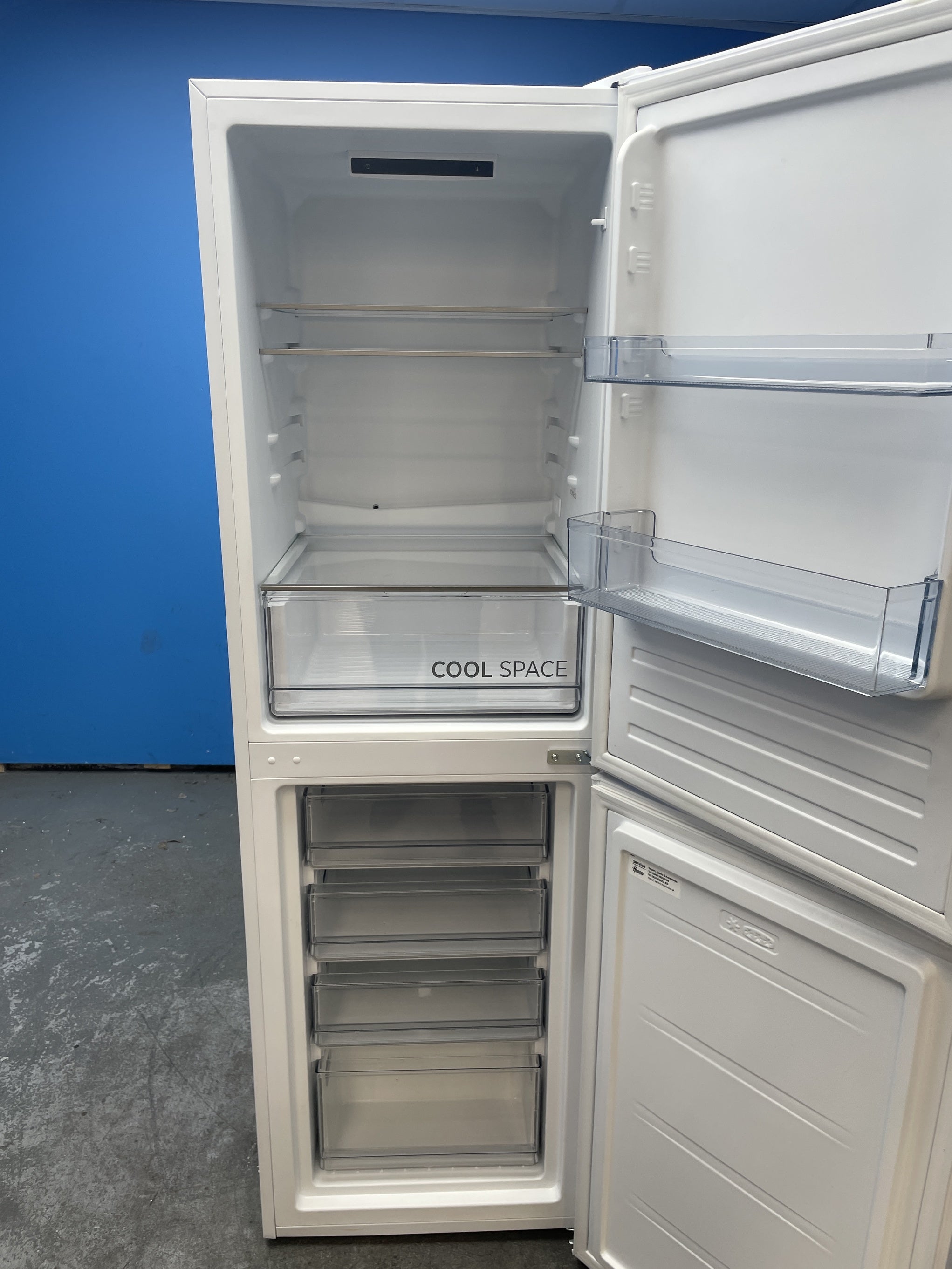 #GRC-159-266 - Hoover HVT3CLECKIHW 235 Litre Combi Fridge Freezer