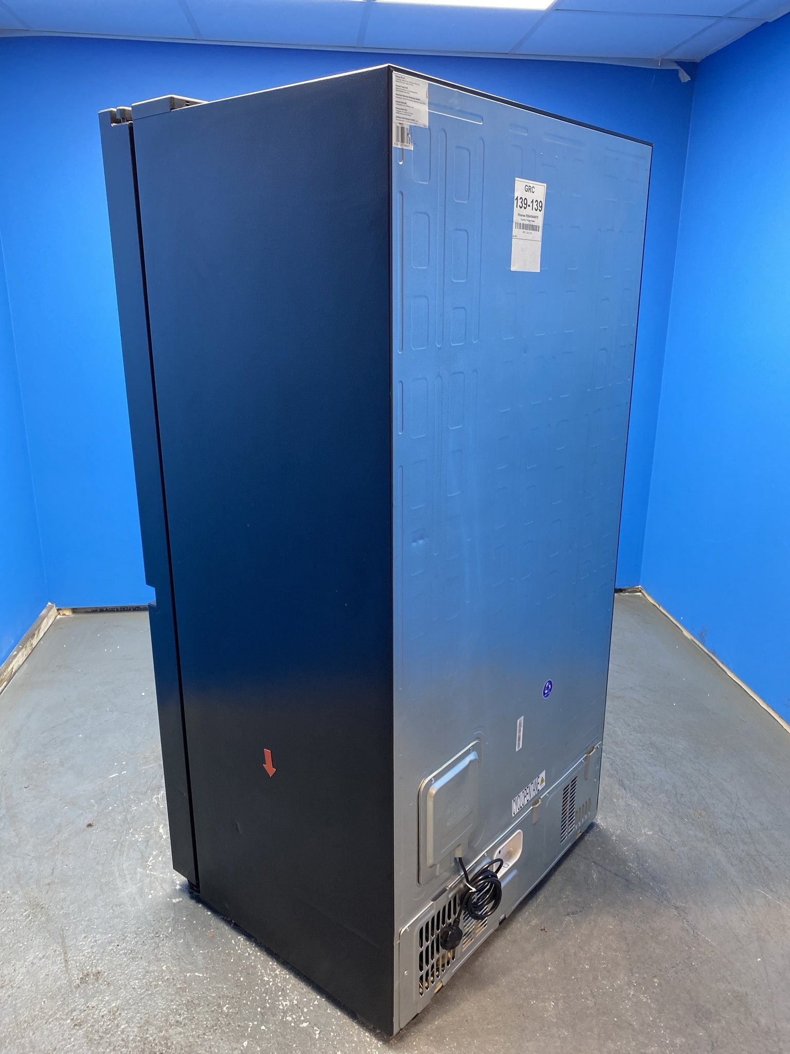 Hisense RS840N4WFE 649 Litre American Style Fridge Freezer