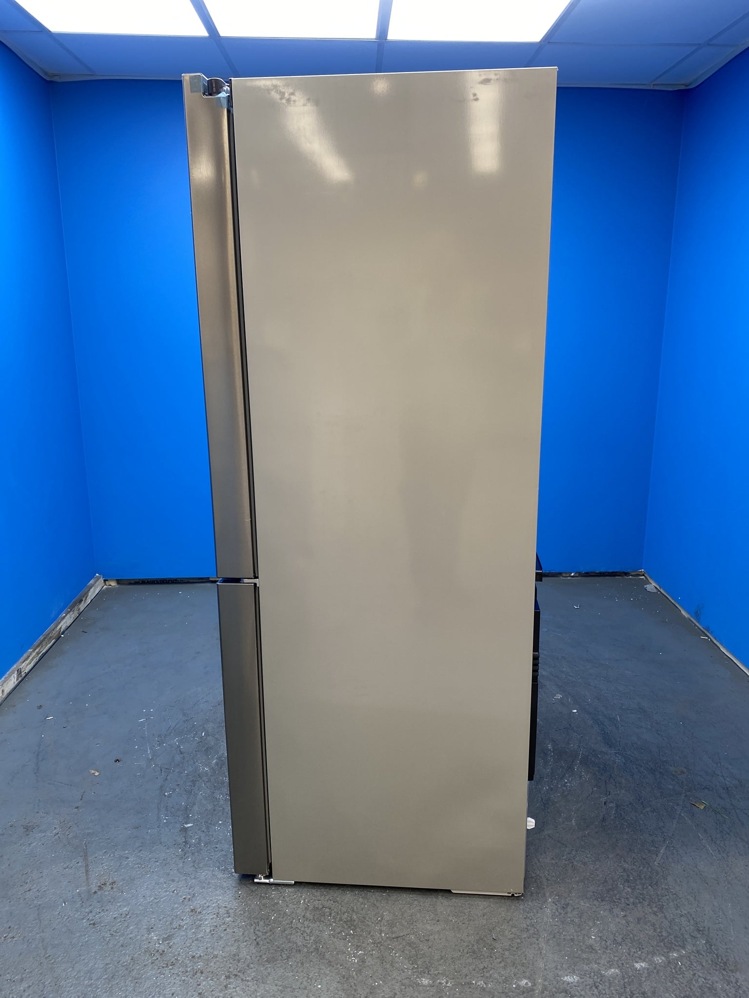 Bosch KFN96VPEAG Series 4 French Door 605 Litre Fridge Freezer