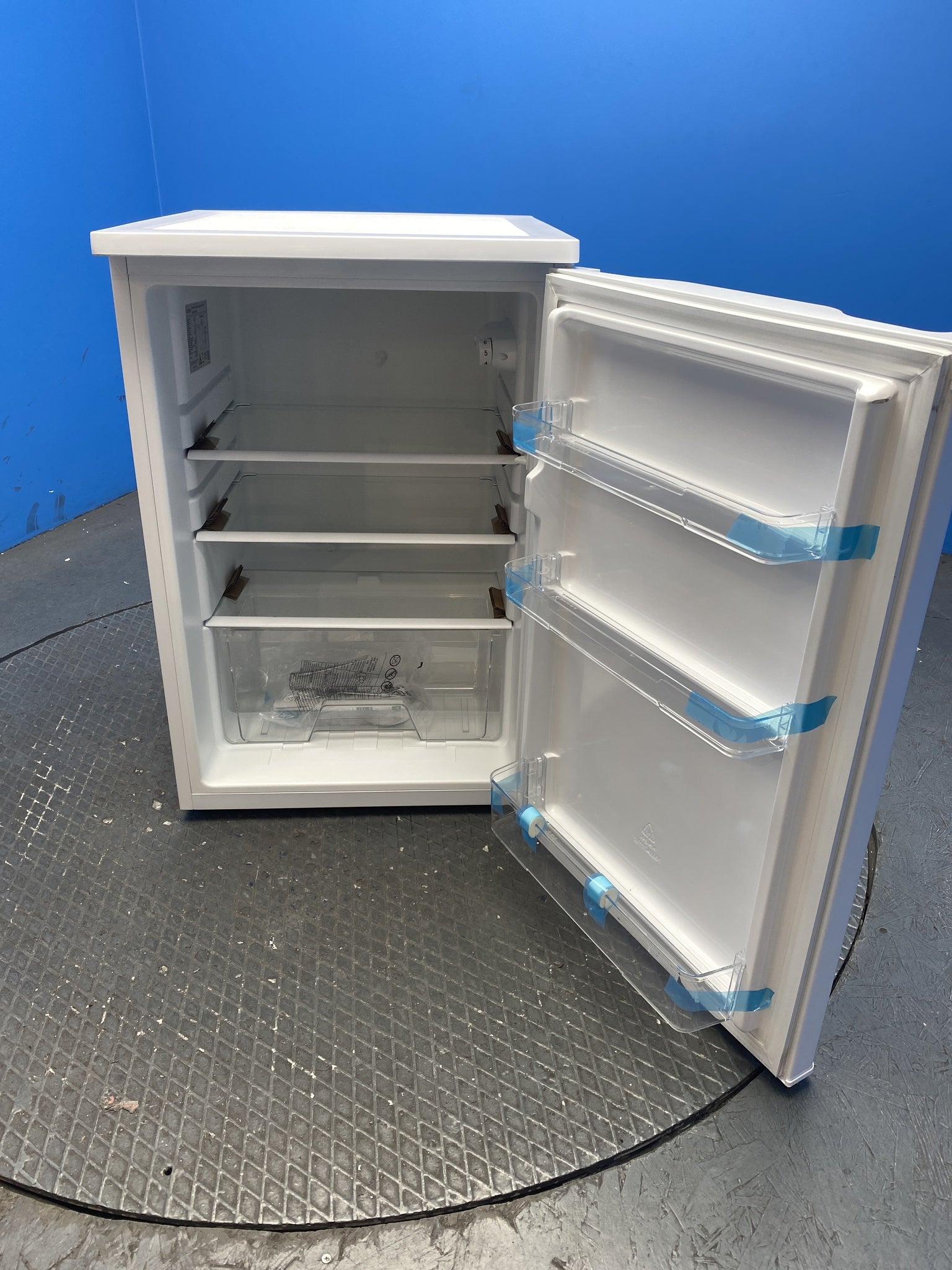 Statesman L255W 113 Litre 55cm Under Counter Fridge