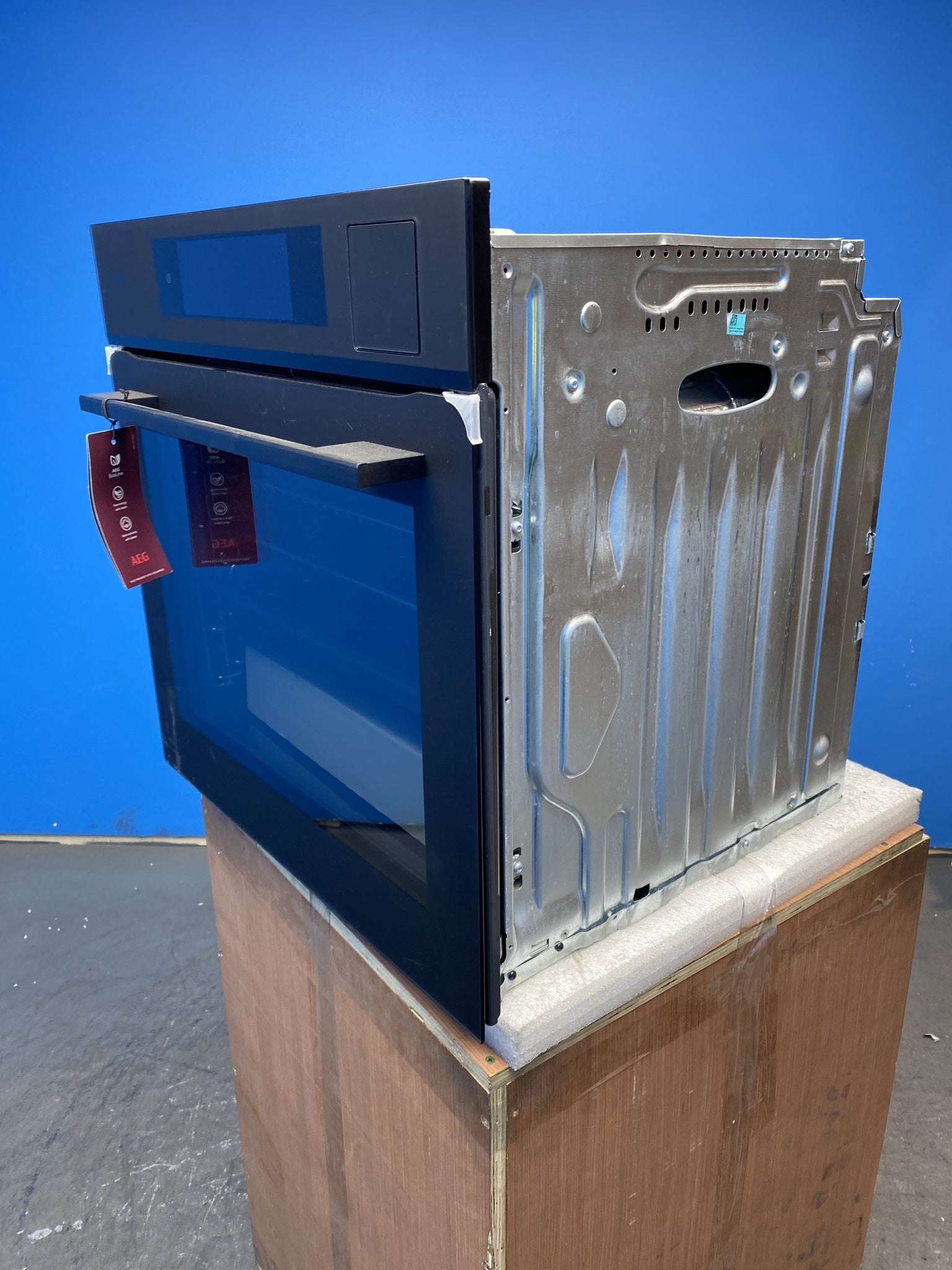 AEG PO9000ST 9000 Series 70 Litre Built-In SteamPro Oven