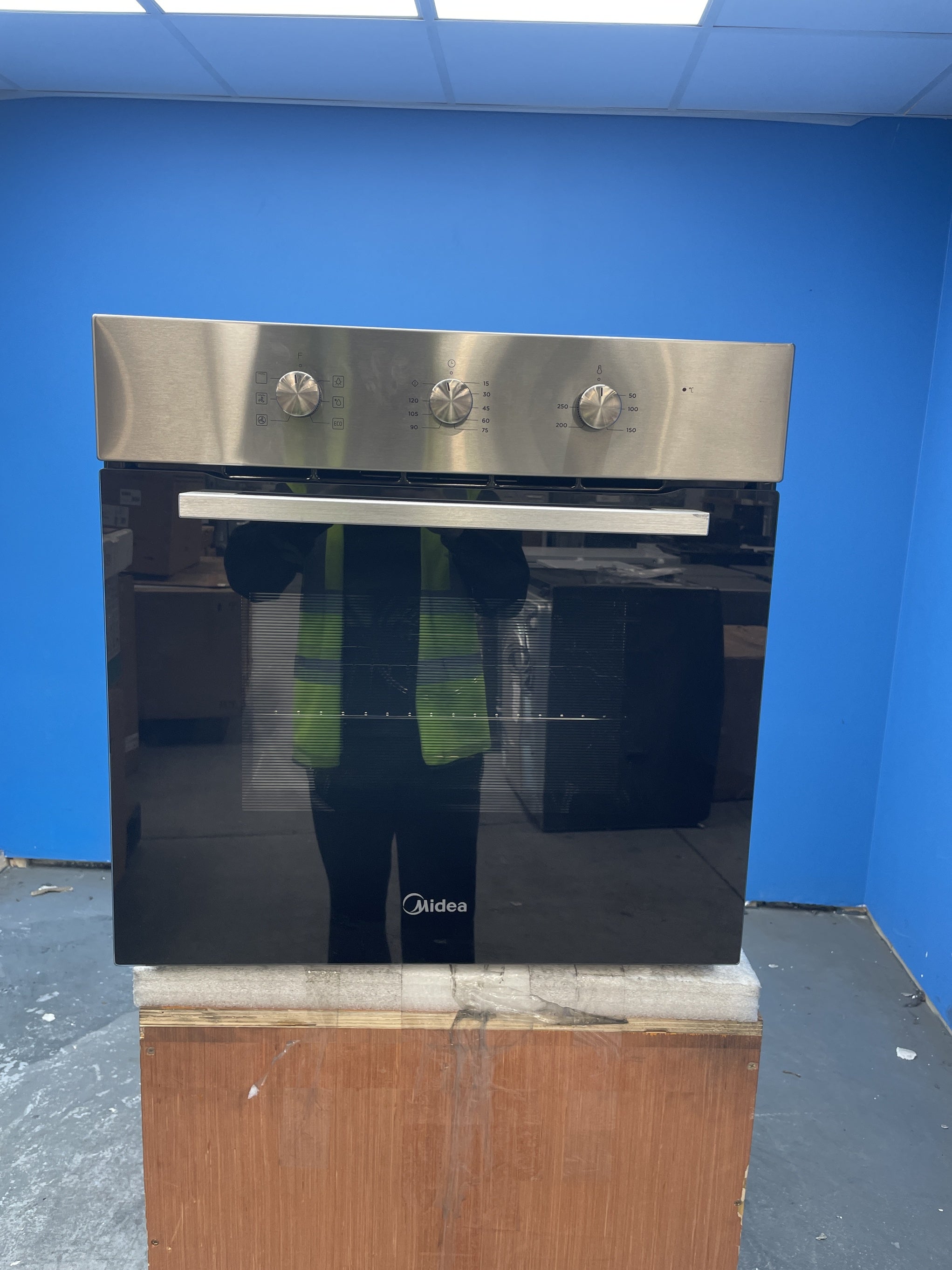 #GRC-159-151 - Midea MBO65M90M1-X 70L Built-In Single Fan Oven