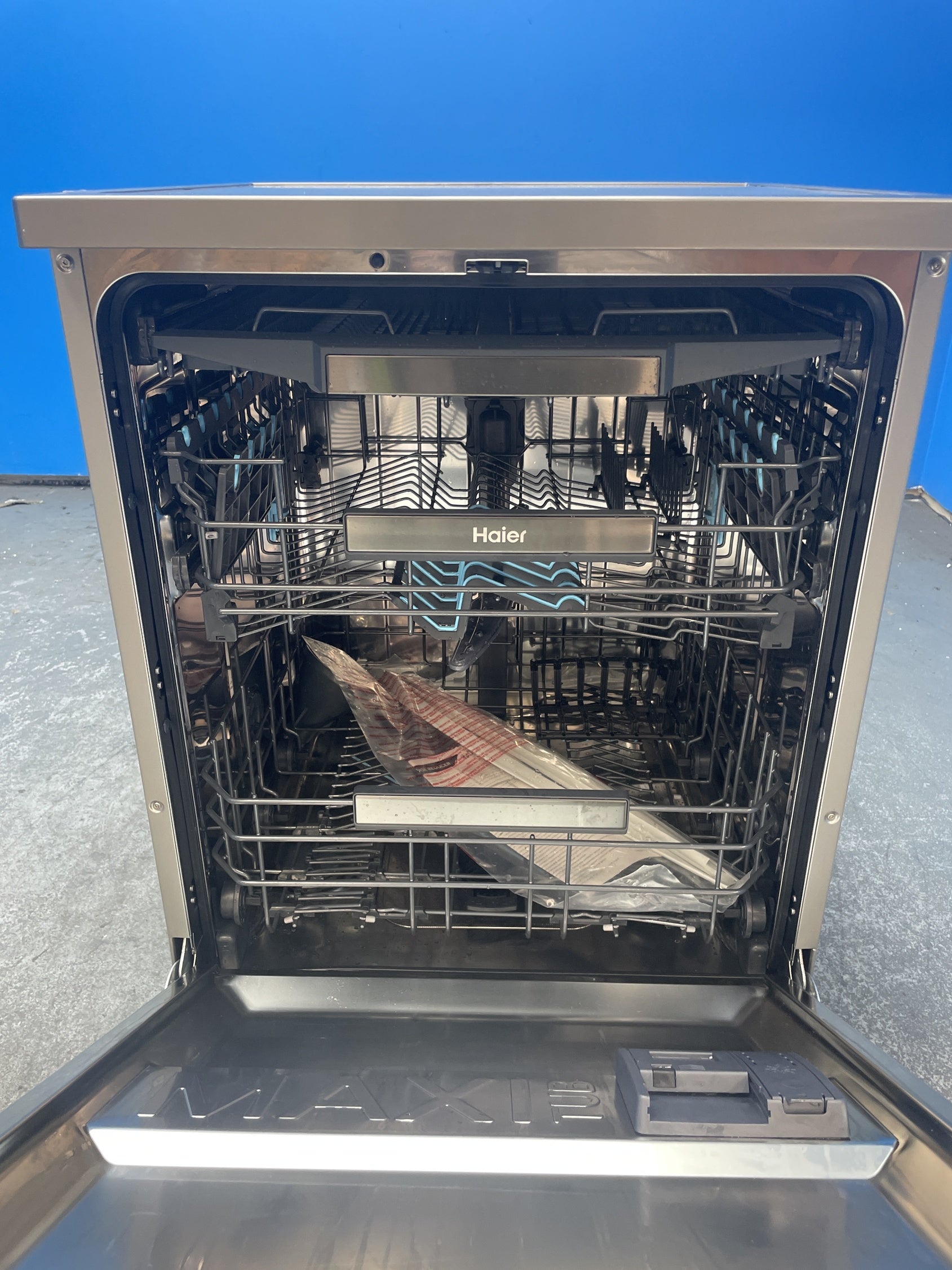 #GRC-159-197 - Haier I-Pro Shine Series 5 XF 6B2M3BX-80 16 Place Dishwasher