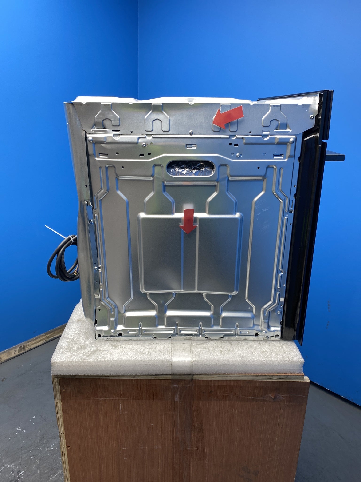 Hisense Hi8 BAS6PH8BUKWF BlackLine 77L Built-In Steam and Pyrolytic Oven