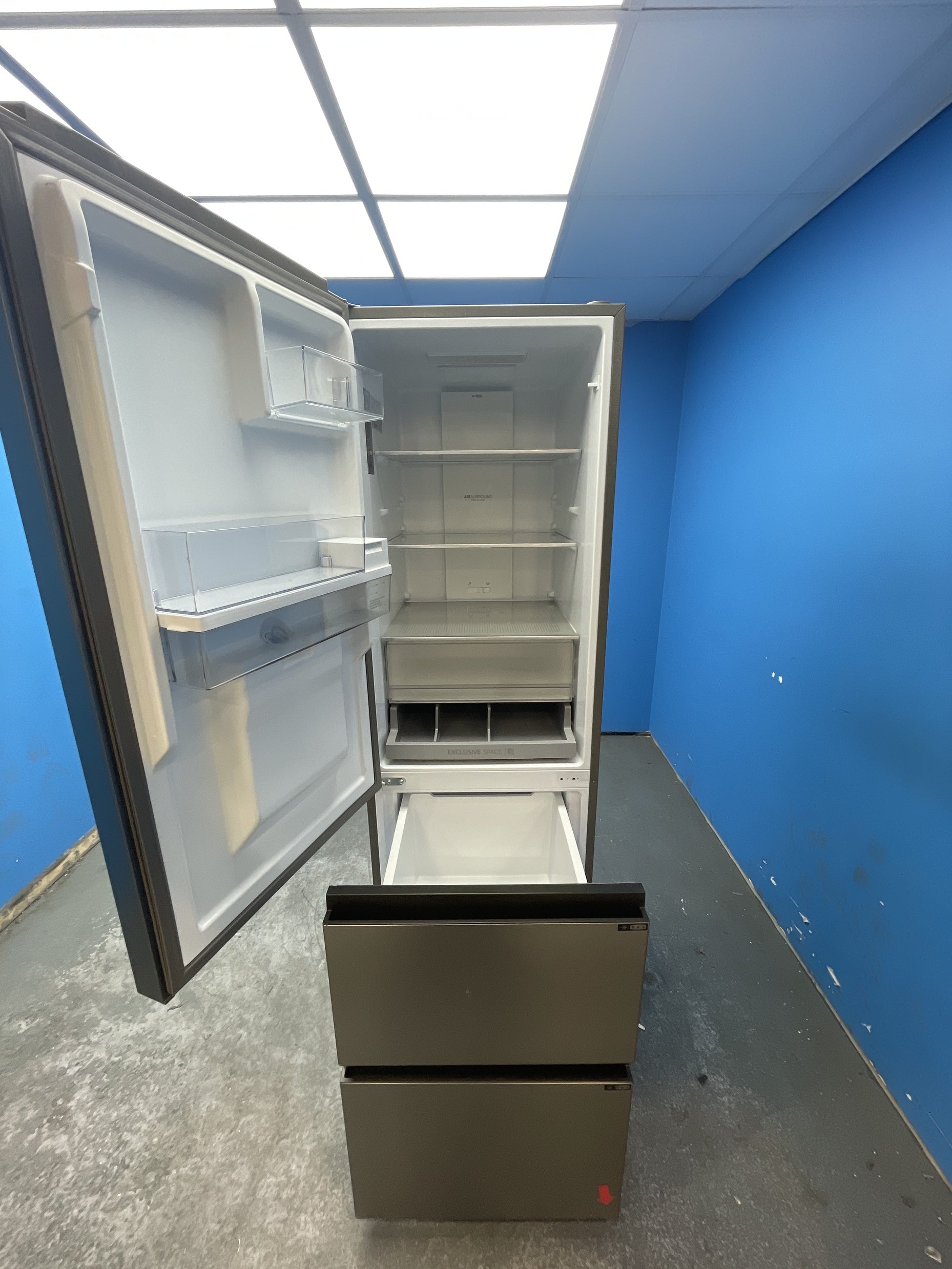 #GRC-160-116 - Haier 54.5cm 60/40 Fridge Freezer – 300L, Inox, Total No Frost, Smart WiFi