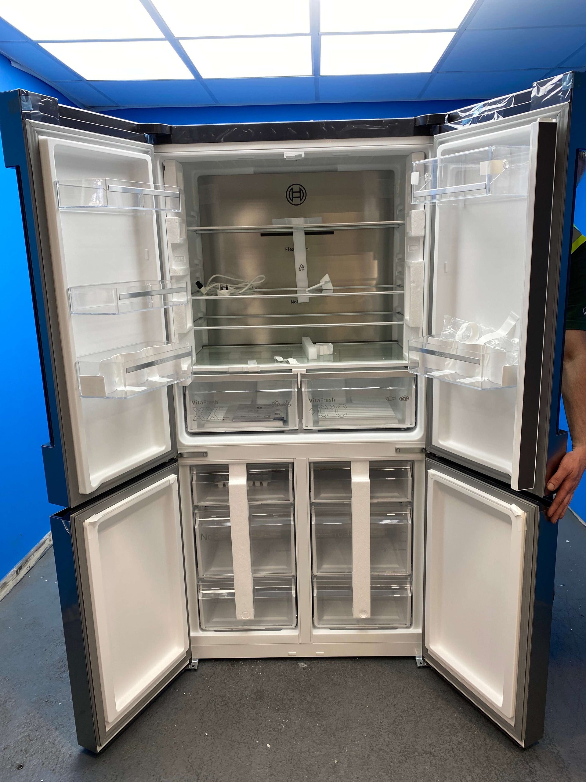 Bosch Series 4 KFN96APEAG 605 Litre American Fridge Freezer