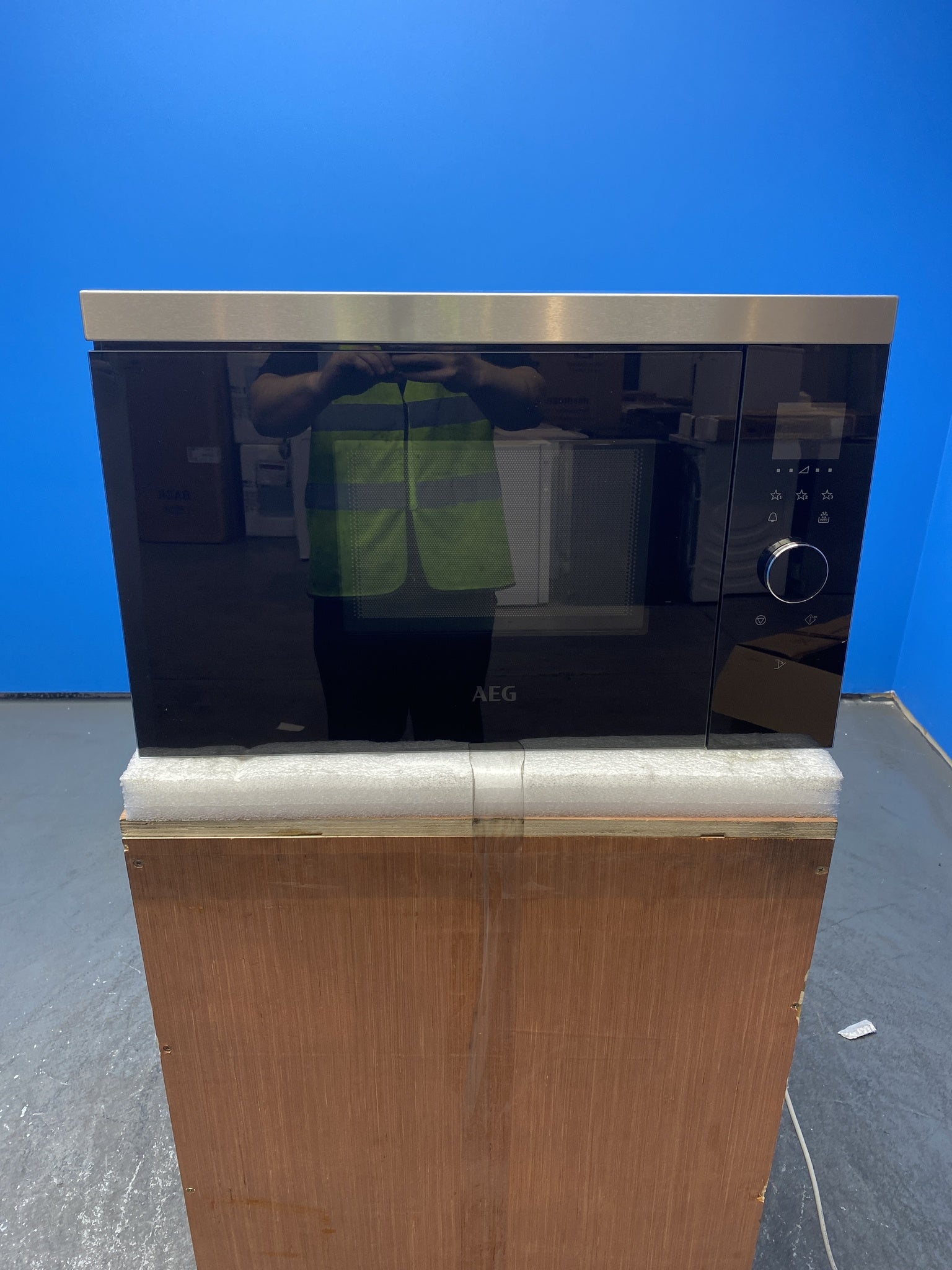 AEG 17L Built In Solo Microwave Black & Steel