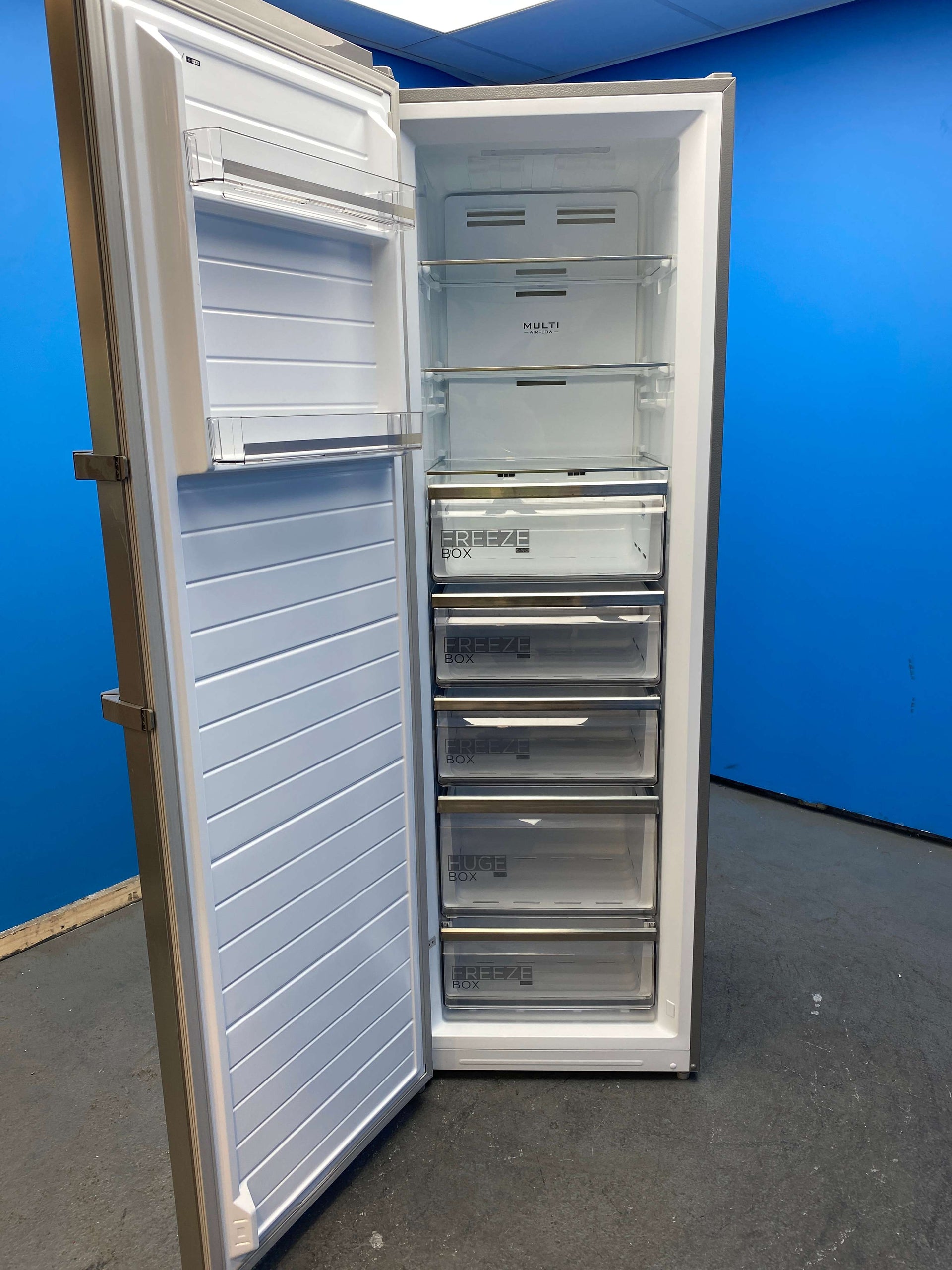 Midea MDRU385MTE46 185cm Frost Free Upright Freezer