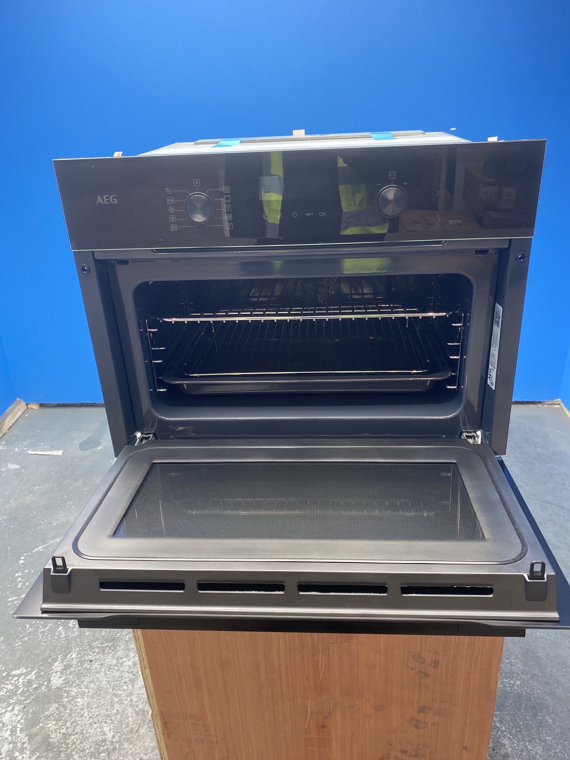 #GRC-146-891 - AEG NKK6N501B 6000 CombiQuick Compact Microwave Oven