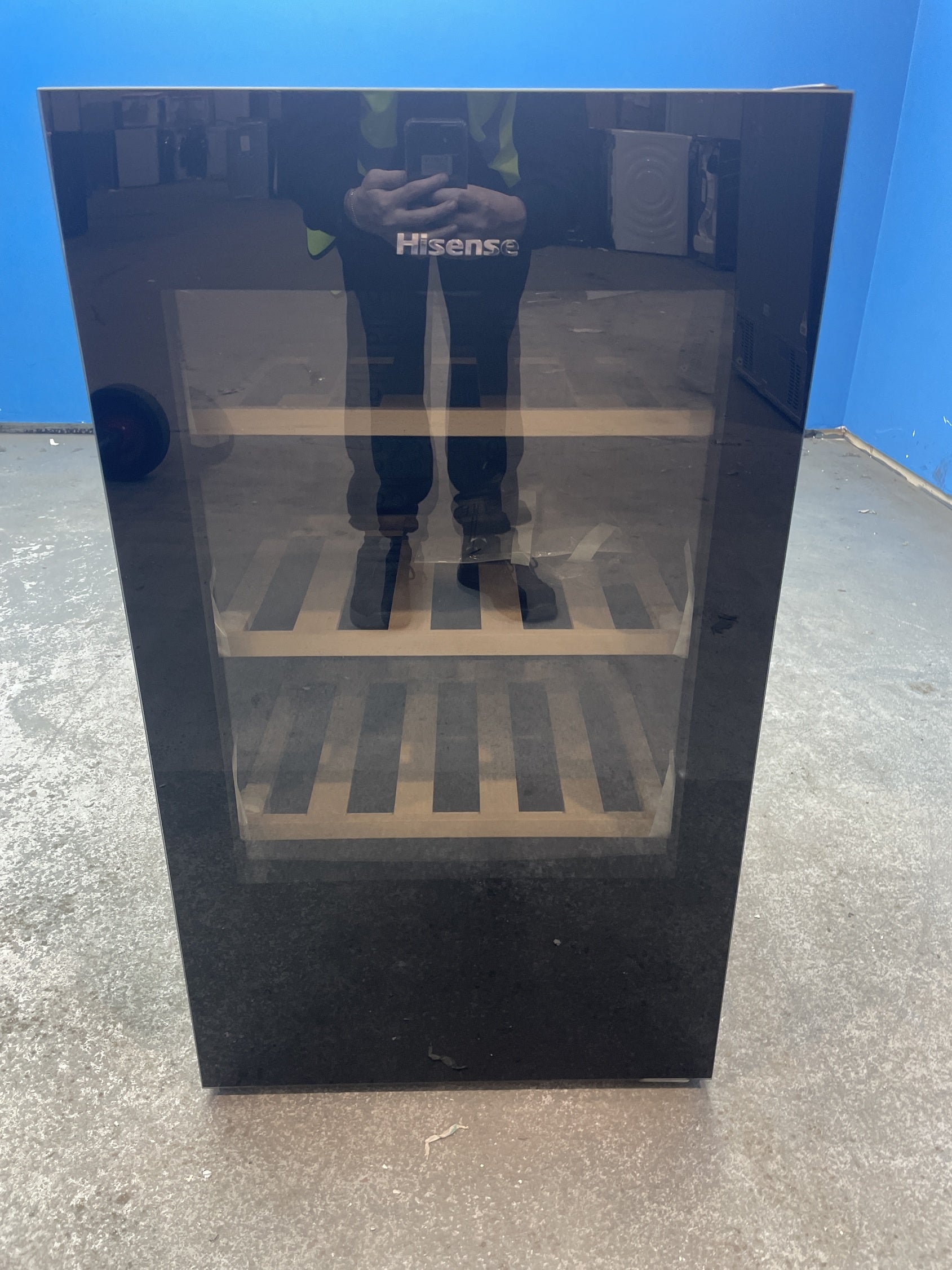 #GRC-157-236 - Hisense RW12D4NWG0 30‑Bottle Under Counter Wine Cooler