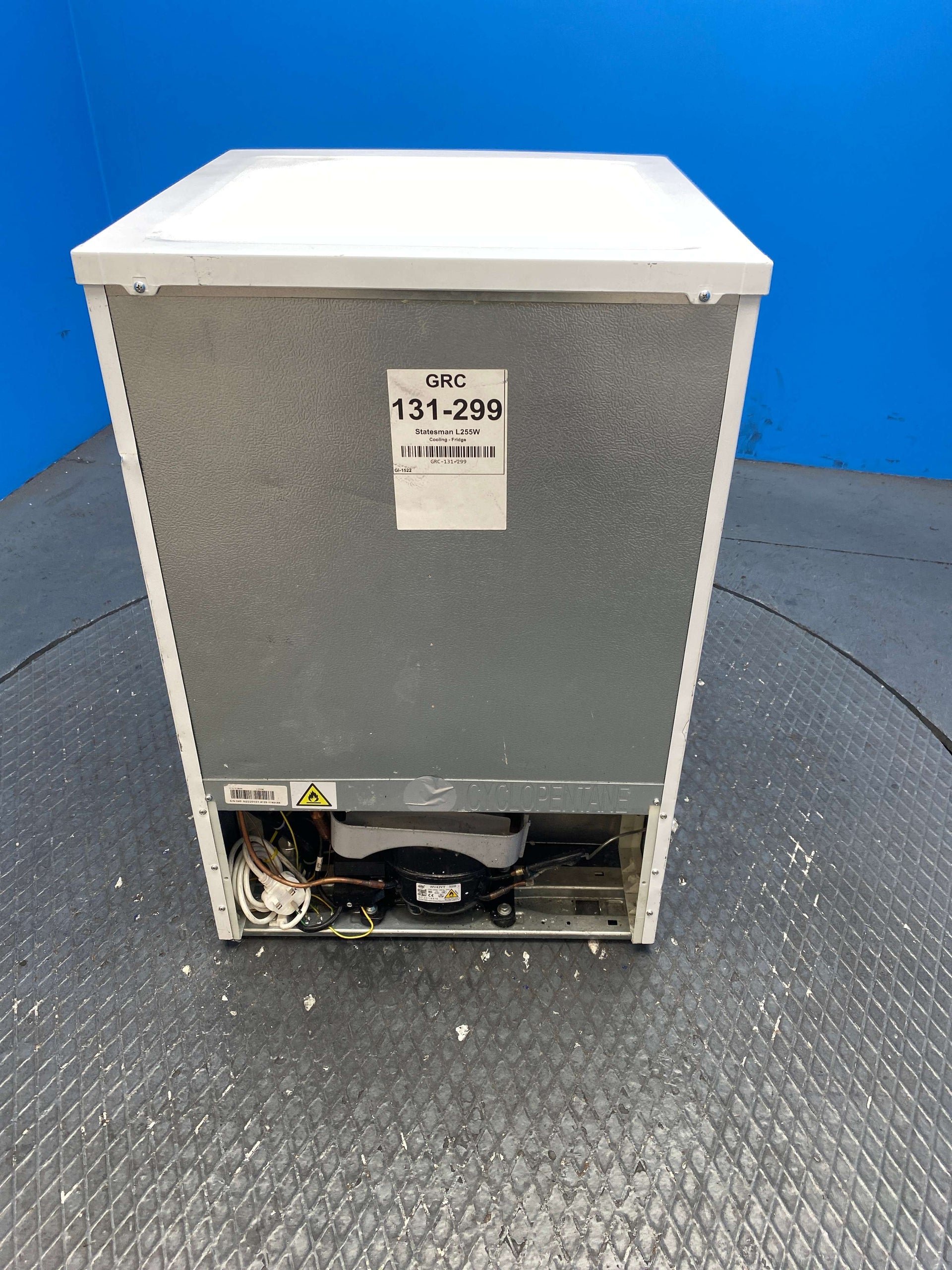 Statesman L255W 113 Litre 55cm Under Counter Fridge