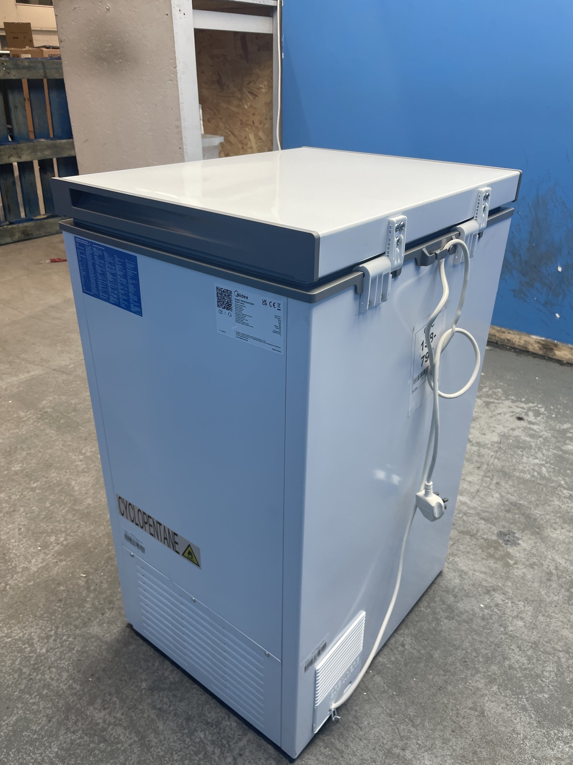 #GRC-158-799 - Midea MDRC154FZE01 99 Litre Convertible Fridge or Chest Freezer