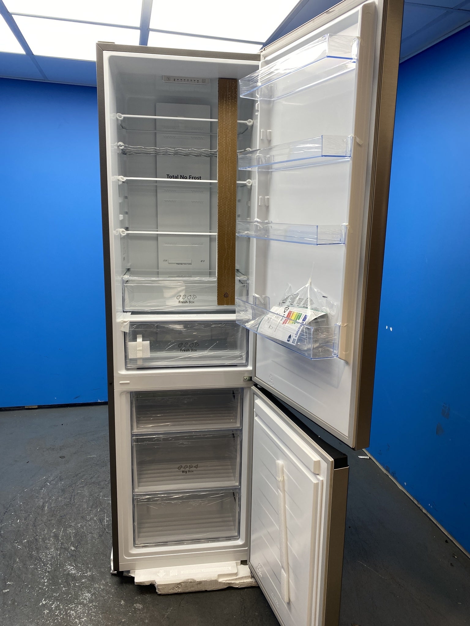 Hisense RB440N4ACA 336 Litre Combi Fridge Freezer