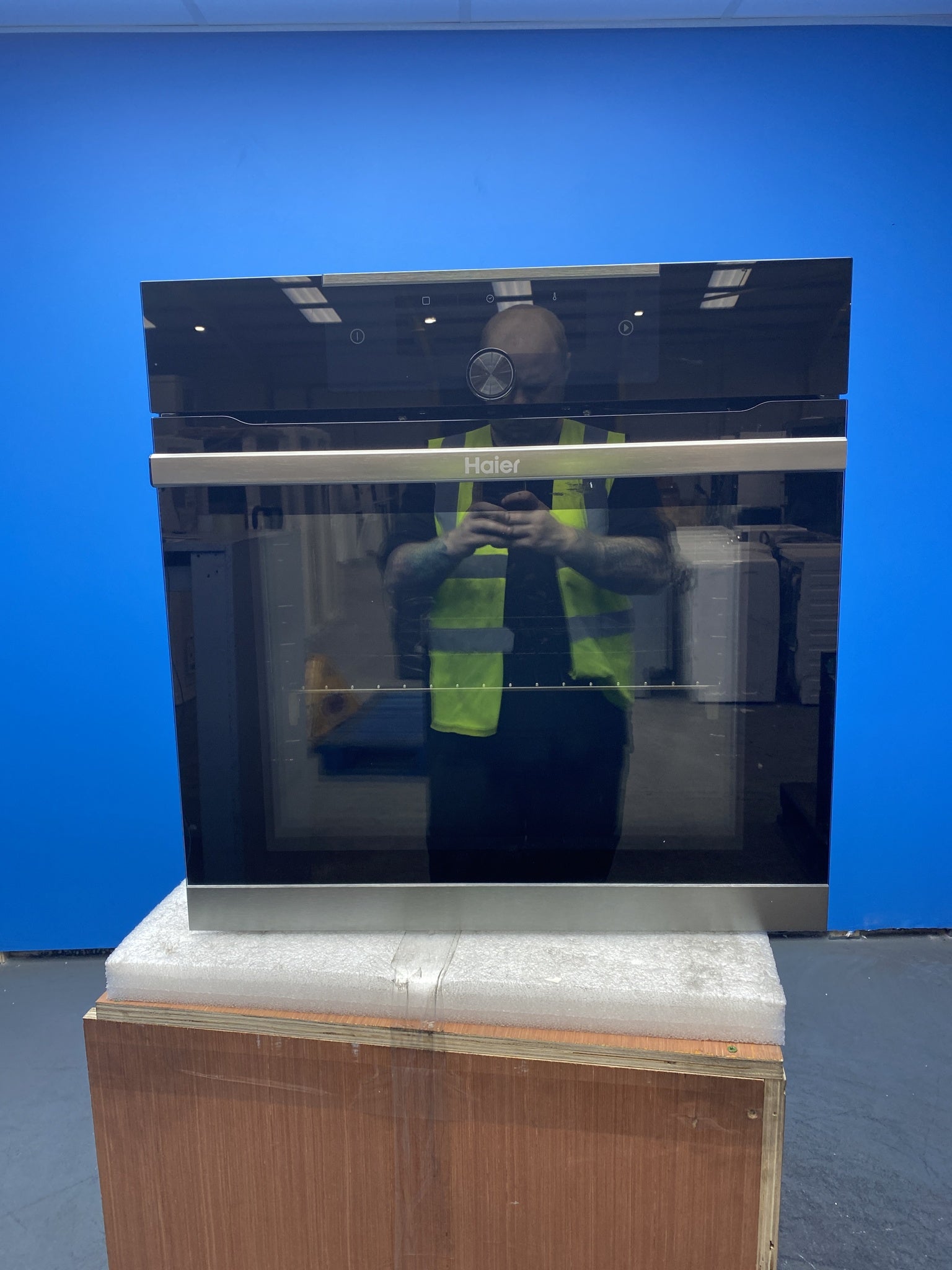 Haier HWO60SM5F8BH Built-in I-Turn Series 4 Pyrolytic Single Oven