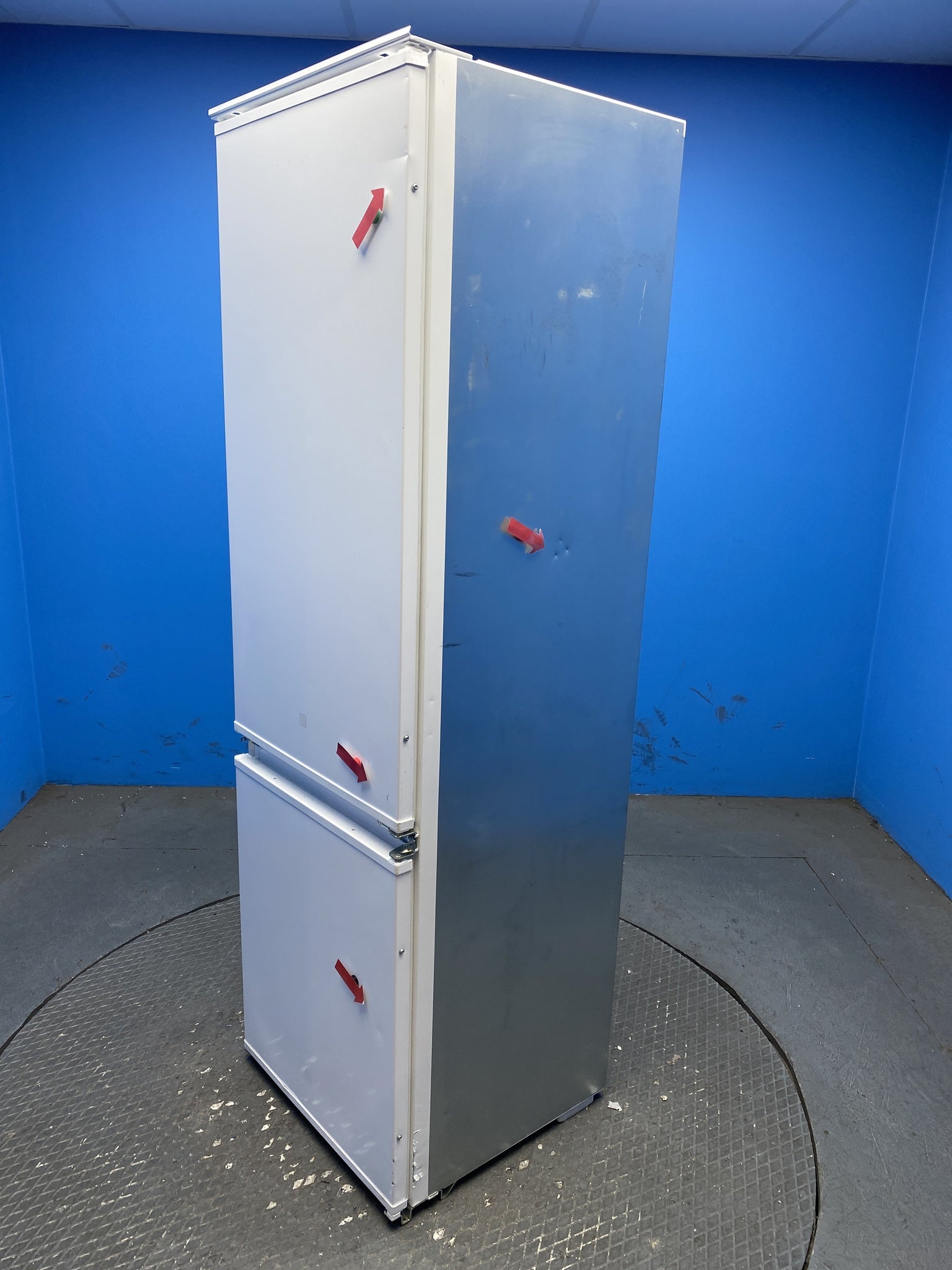 AEG LNS5LE18S 70/30 Integrated Low Frost Fridge Freezer