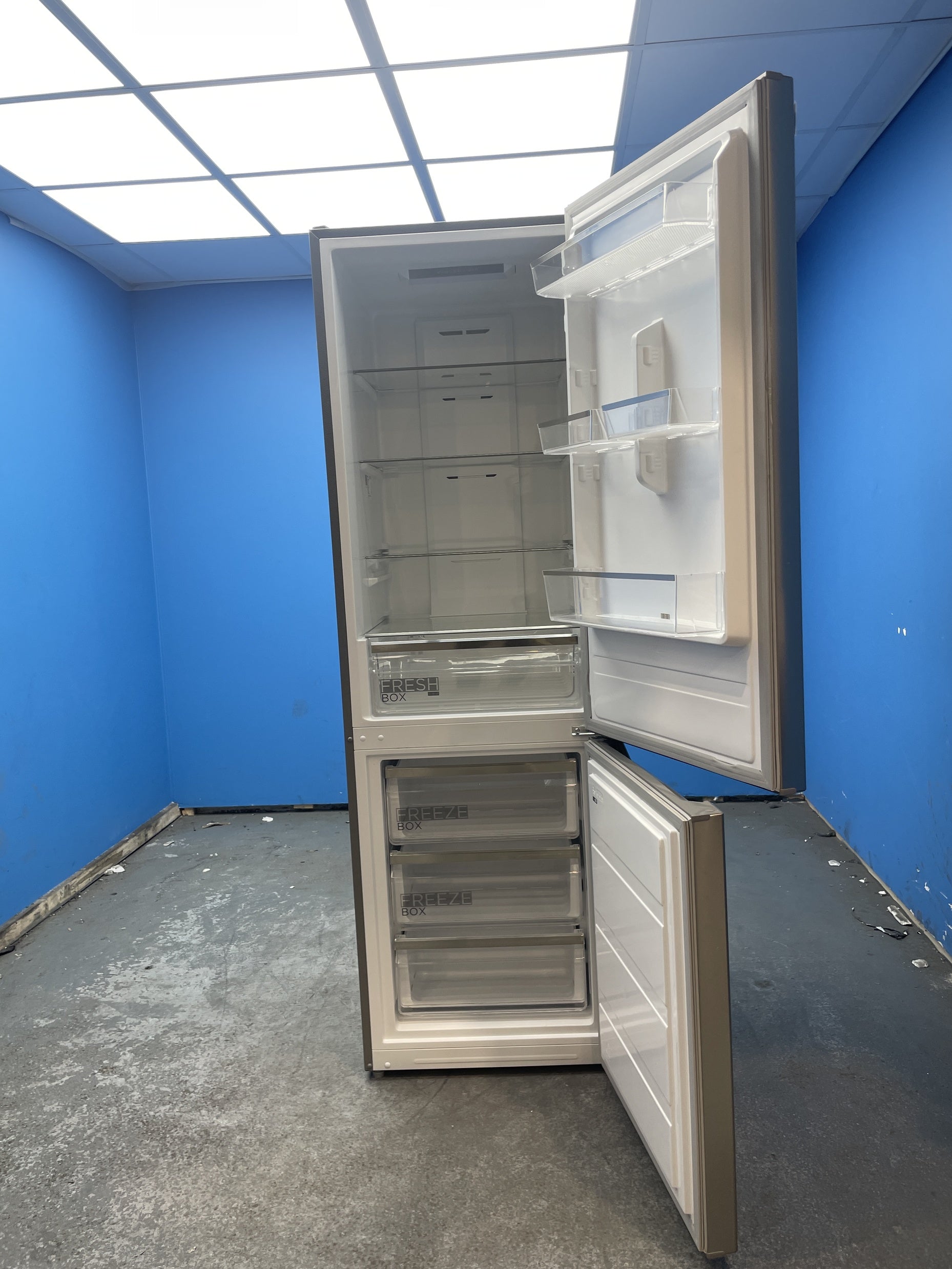 #GRC-158-742 - Midea MDRB424FGD02O 310L Frost Free Fridge Freezer with Multi Air Flow