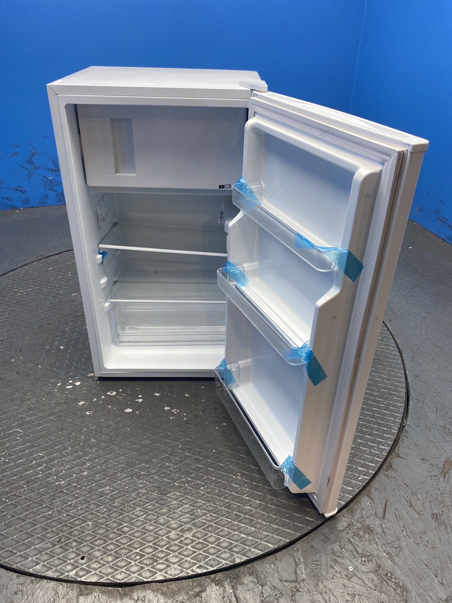 Statesman UC47IBW Compact 47cm 80 Litre Under Counter Fridge