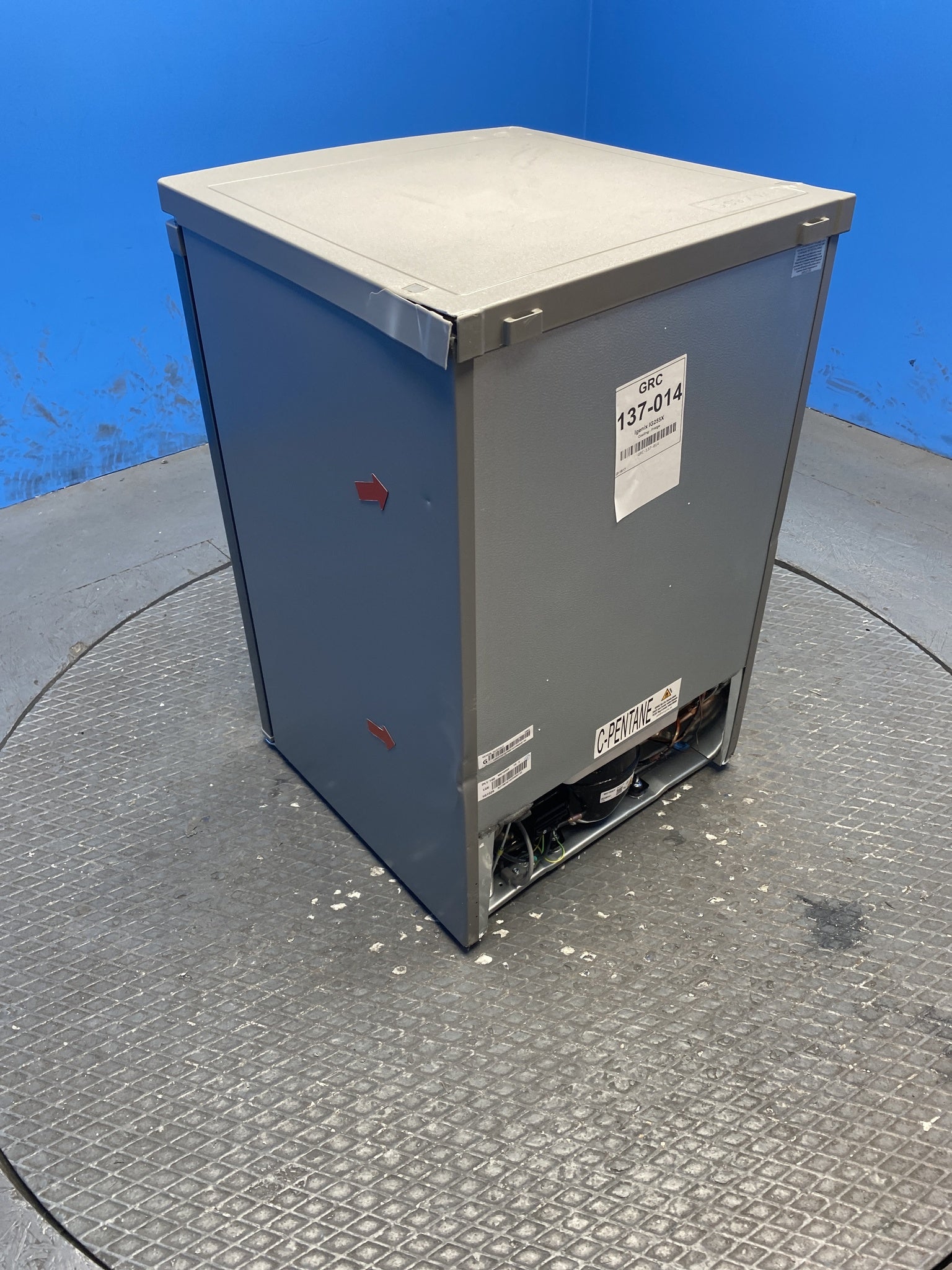 Igenix IG255X 136 Litre Undercounter Fridge