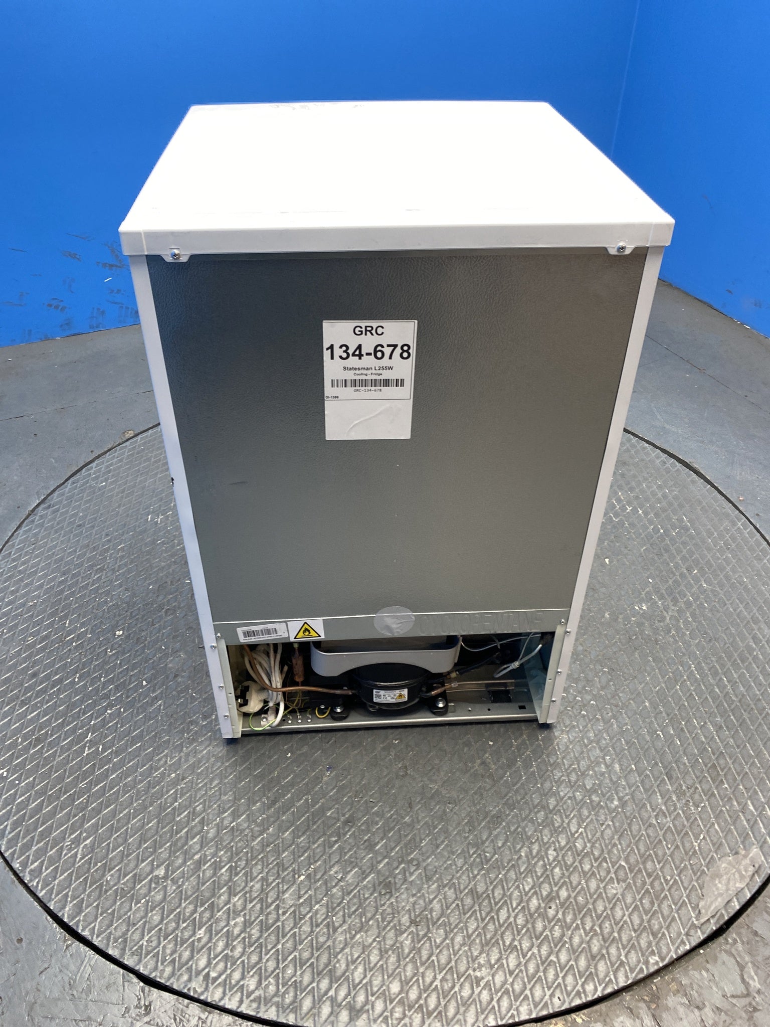 Statesman L255W 113 Litre 55cm Under Counter Fridge