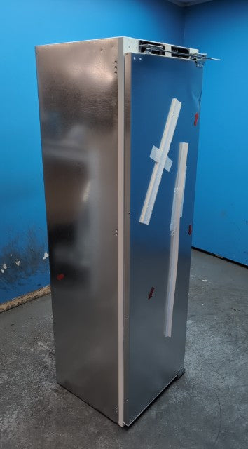 #GRC-163-579 - Bosch 54cm Integrated Tall Larder Fridge – 310L Capacity, MultiBox, SuperCooling