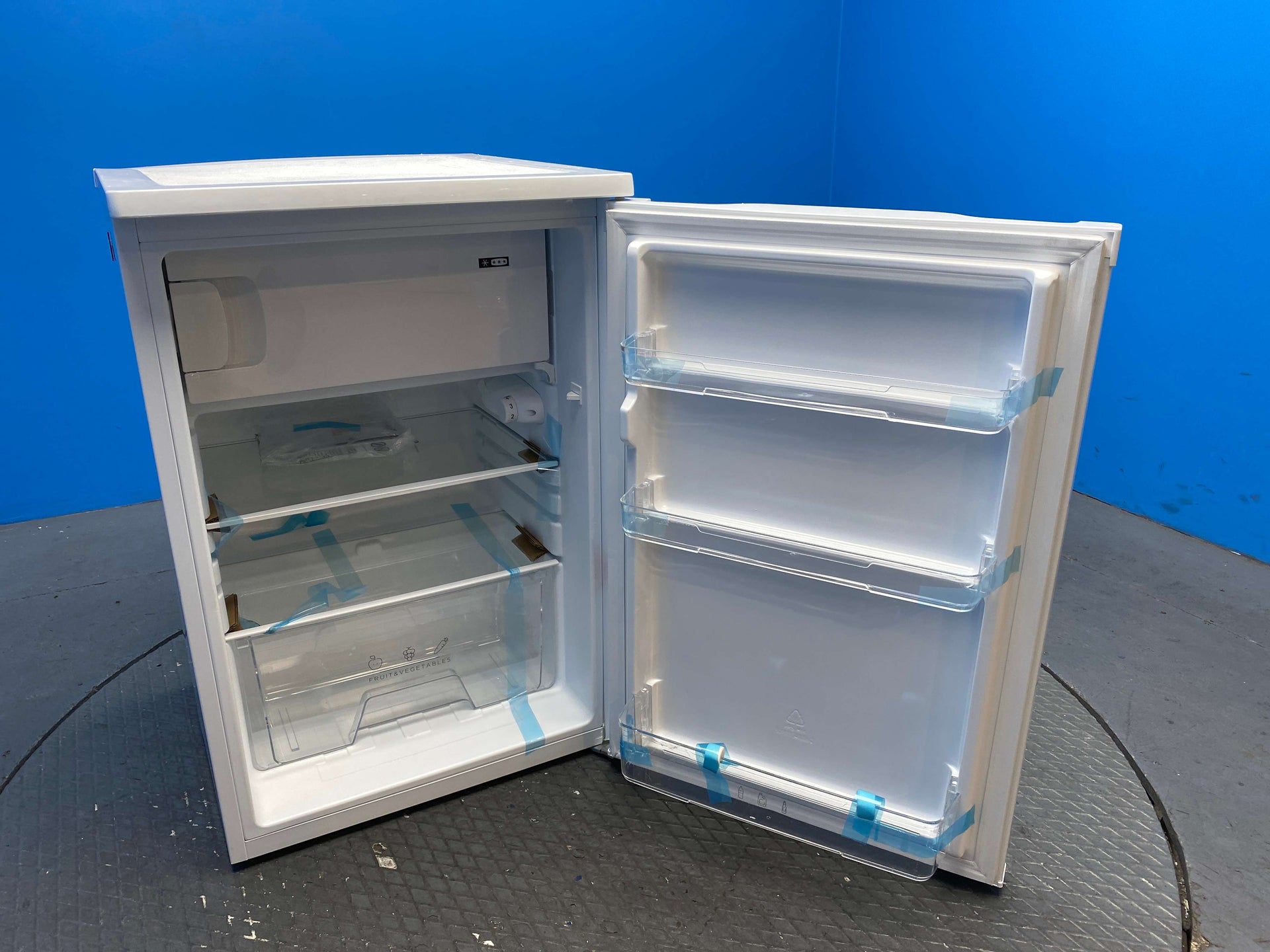 Igenix IG155W 109 Litre Under Counter Fridge with Ice Box