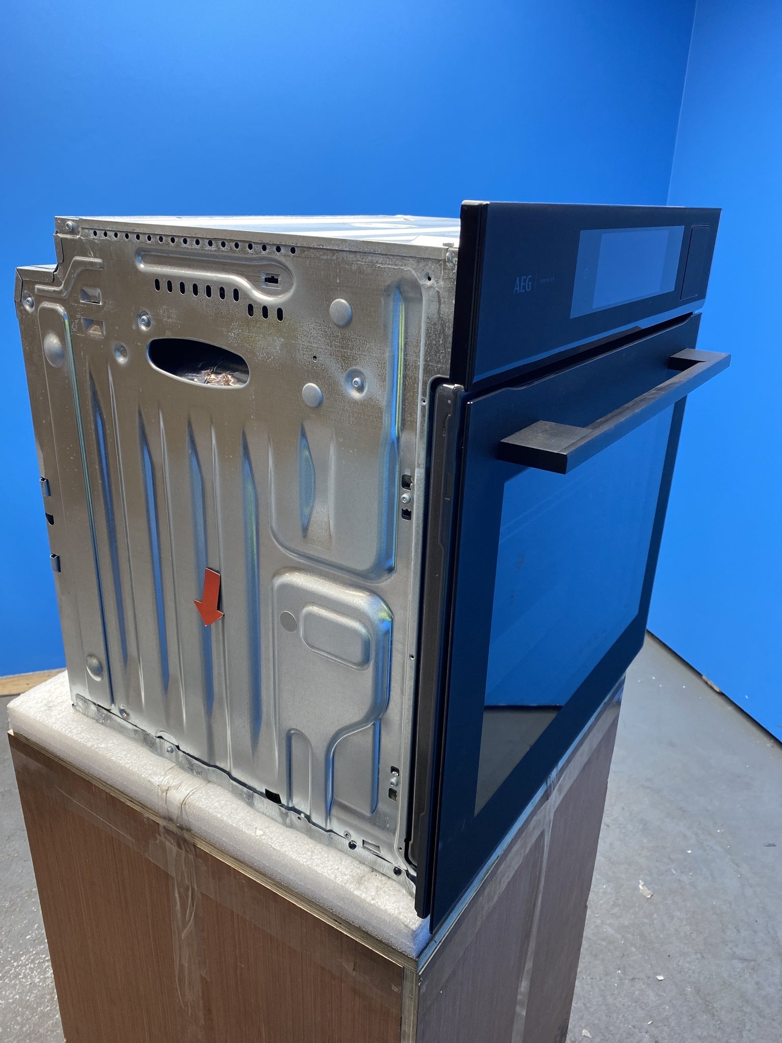 AEG PO9000ST 9000 Series 70 Litre Built-In SteamPro Oven