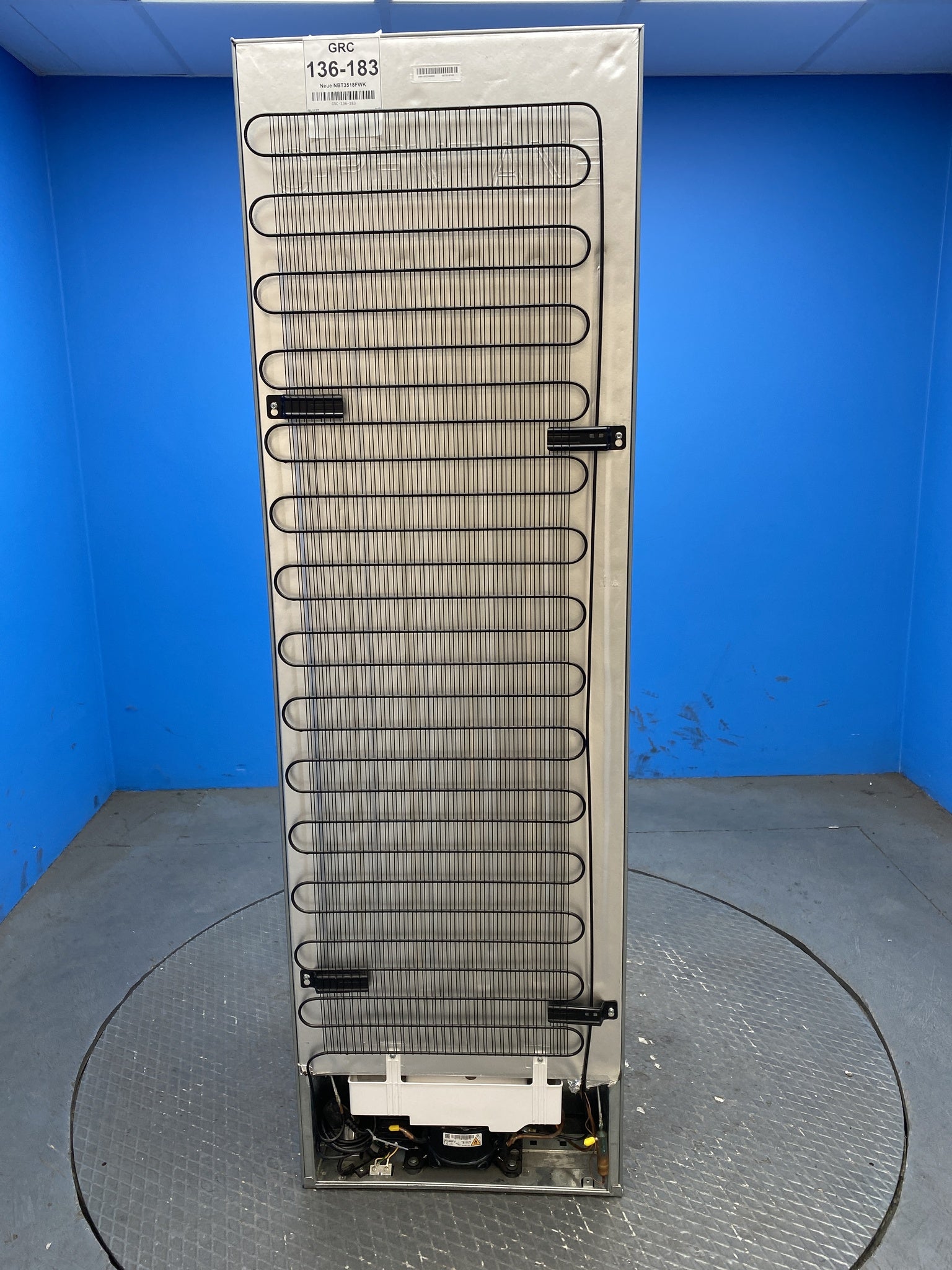neue NBT3518FWK 70/30 Total No Frost Integrated Fridge Freezer