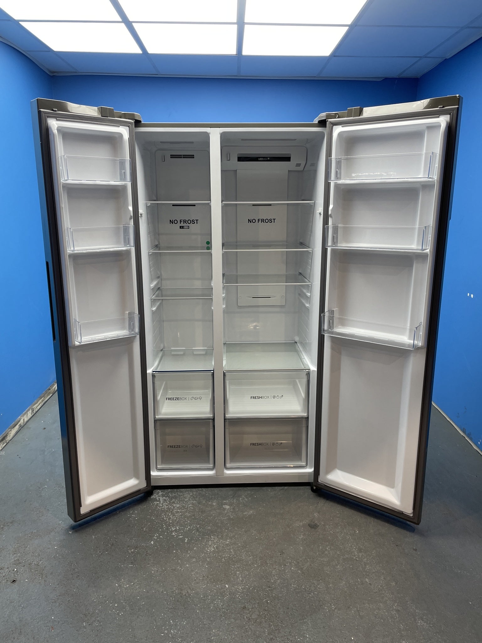 Haier Series 3 HSR5918DNMP 591 Litre American Style Fridge Freezer