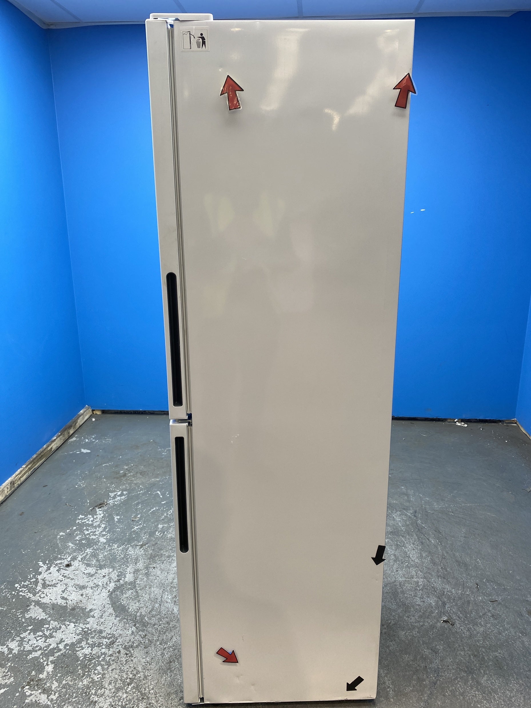 #GRC-156-220 - Hoover HVT3CLECKIHW 235 Litre Combi Fridge Freezer
