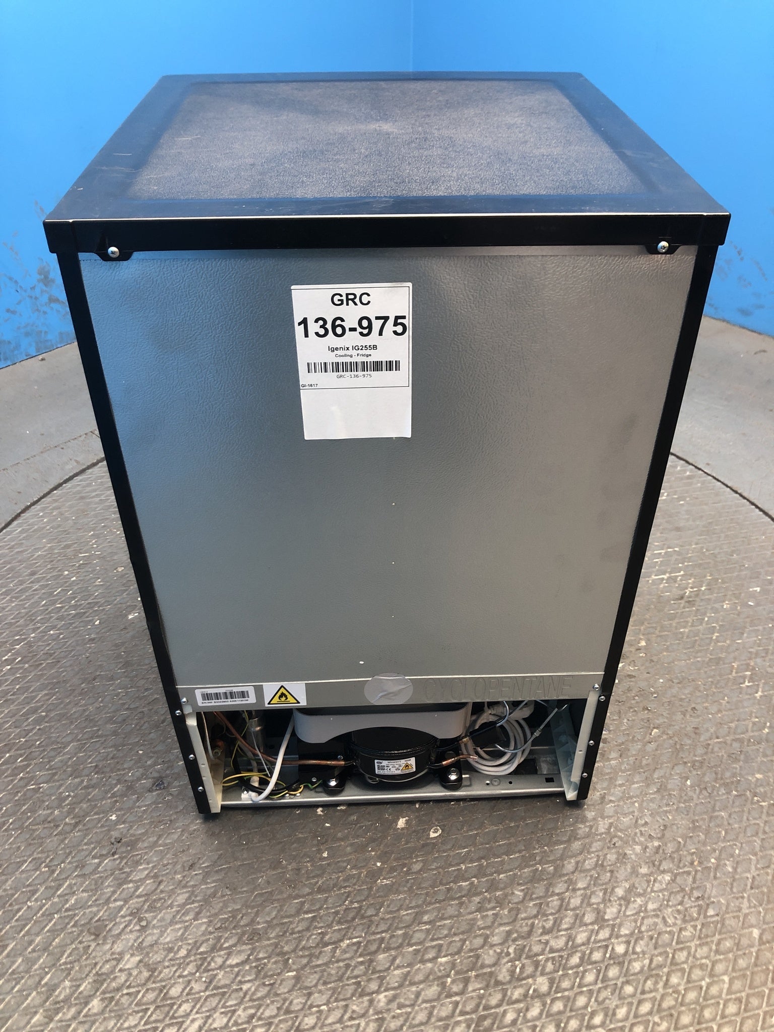 Igenix IG255B 136 Litre Under Counter Fridge