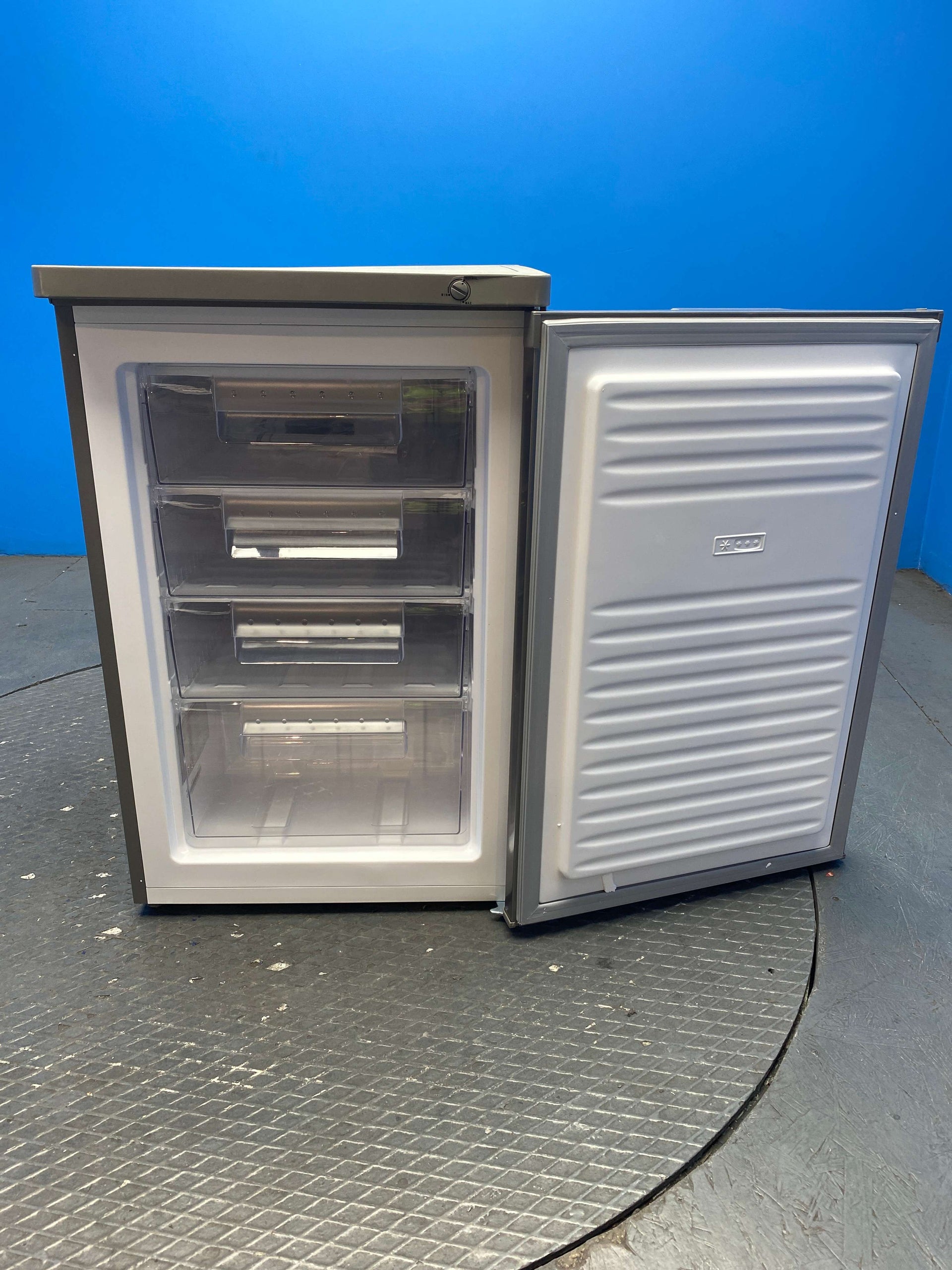 Igenix IG355X 91 Litre Under Counter Freezer