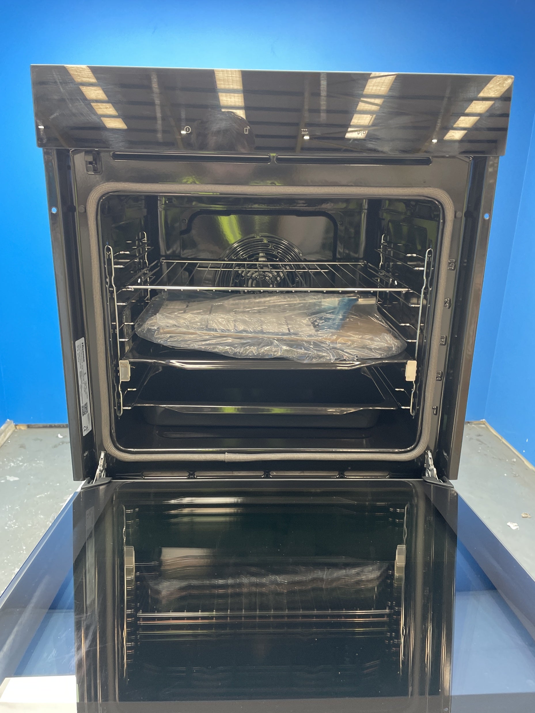 #GRC-157-627 - Hisense Hi6 BlackLine HO66FAPizzaChef Pyrolytic Smart Oven