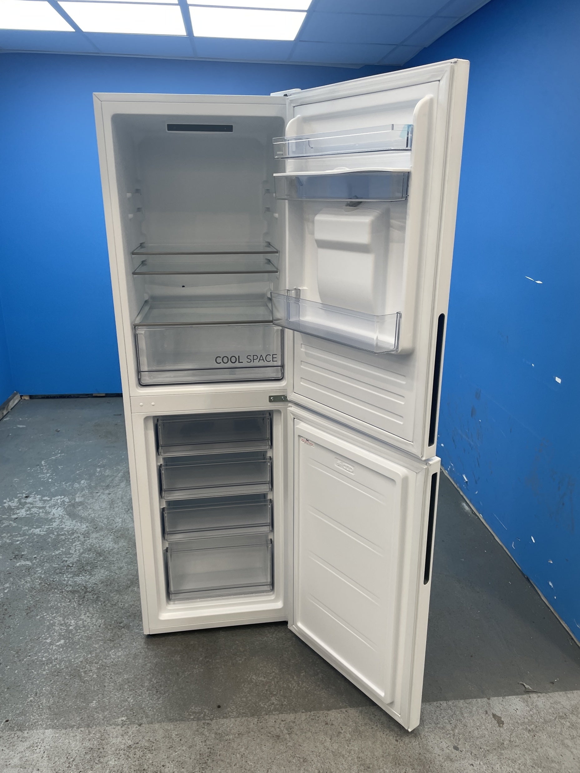 #GRC-152-270 - Hoover HOCT3L517EWWK-1 246 Litre Low Frost Combi Fridge Freezer