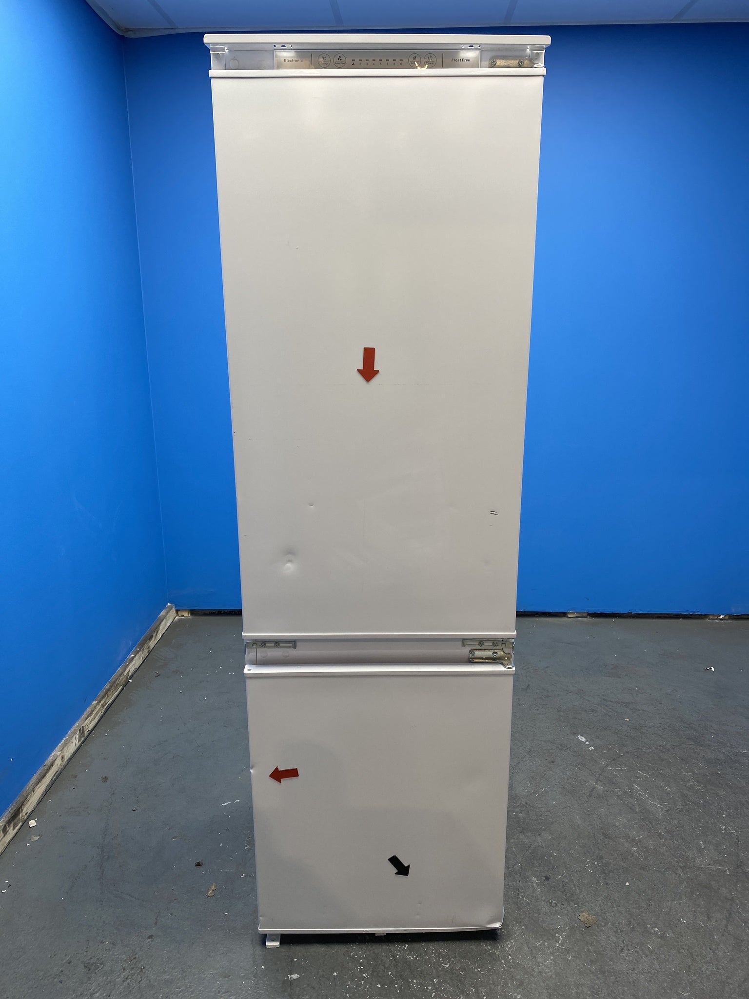 Hisense RIB312F4AW1 70/30 Integrated Frost Free Fridge Freezer