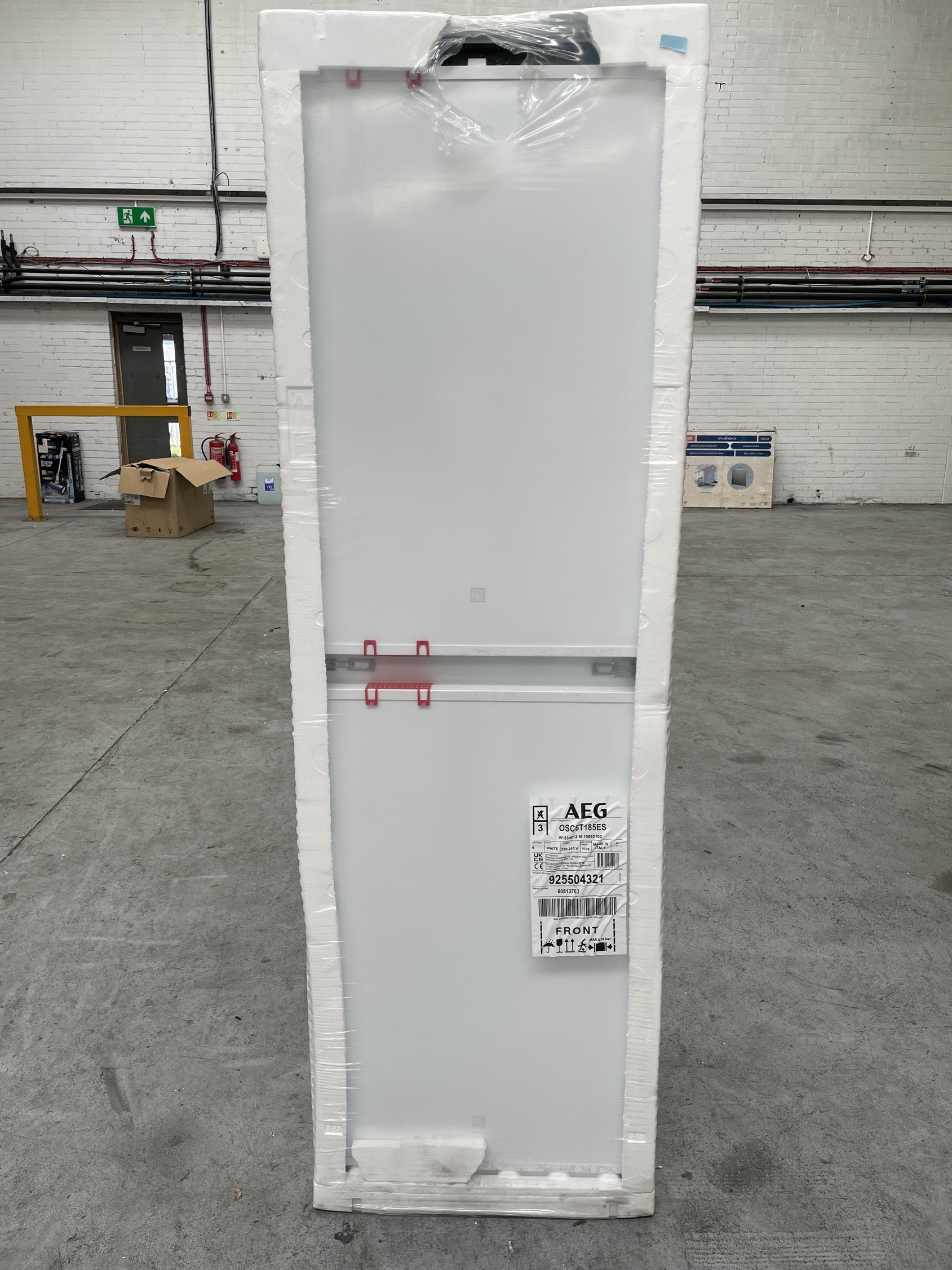#GRC-158-315 - AEG OSC6T185ES 6000 TwinTech Integrated Frost Free Fridge Freezer