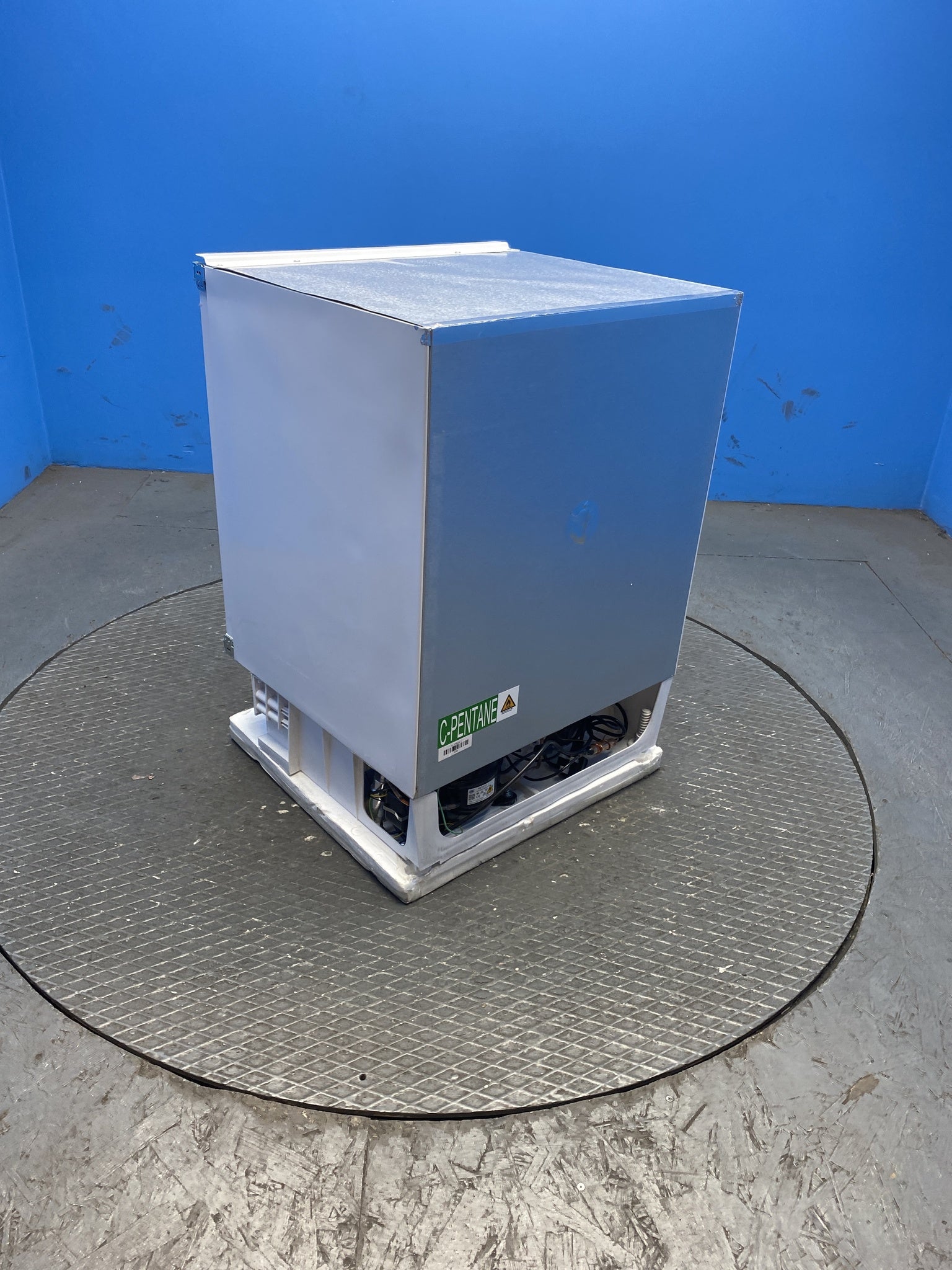 Candy CMLS68EWK Integrated 135L Under Counter Fridge