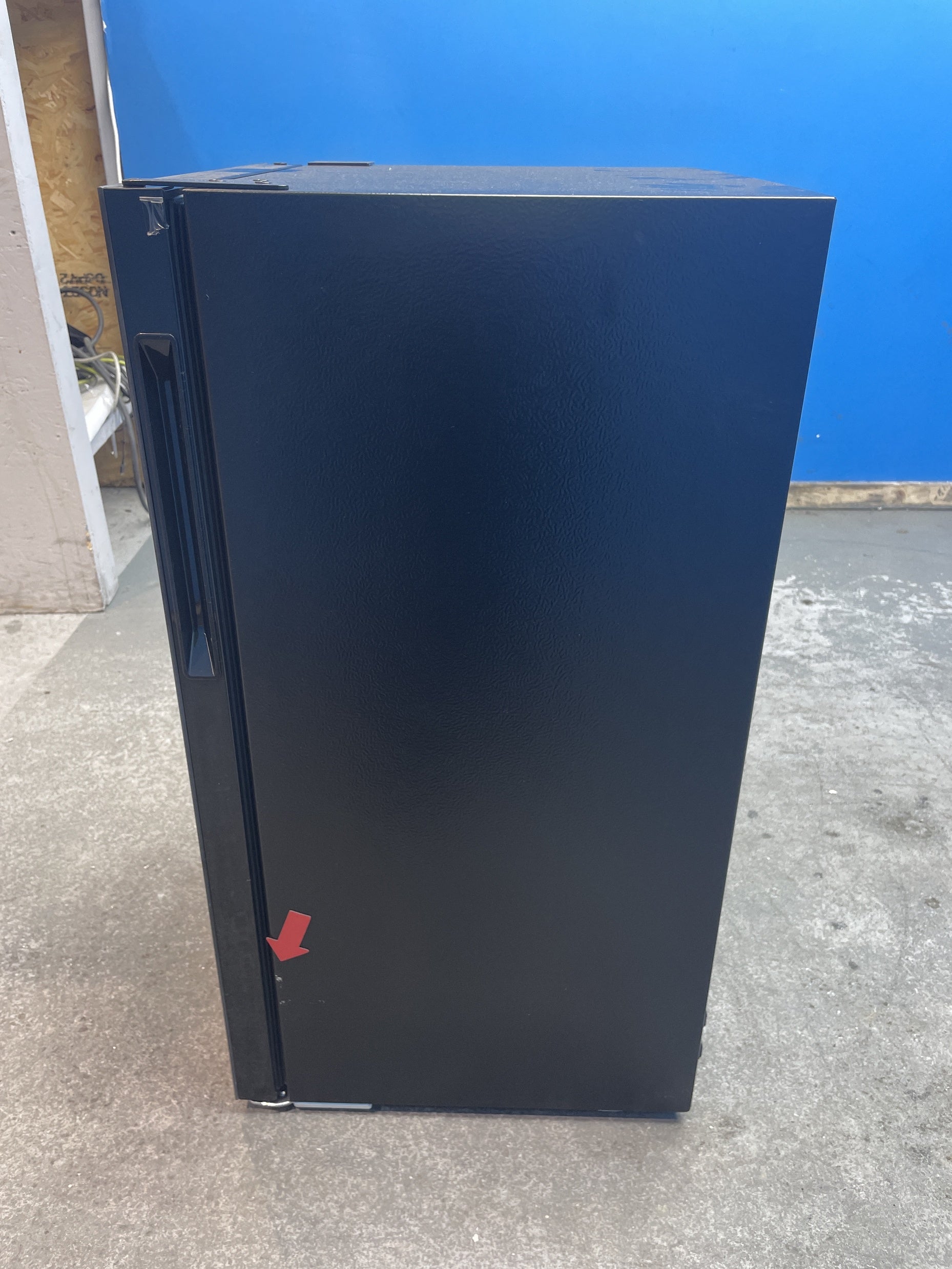 #GRC-157-236 - Hisense RW12D4NWG0 30‑Bottle Under Counter Wine Cooler