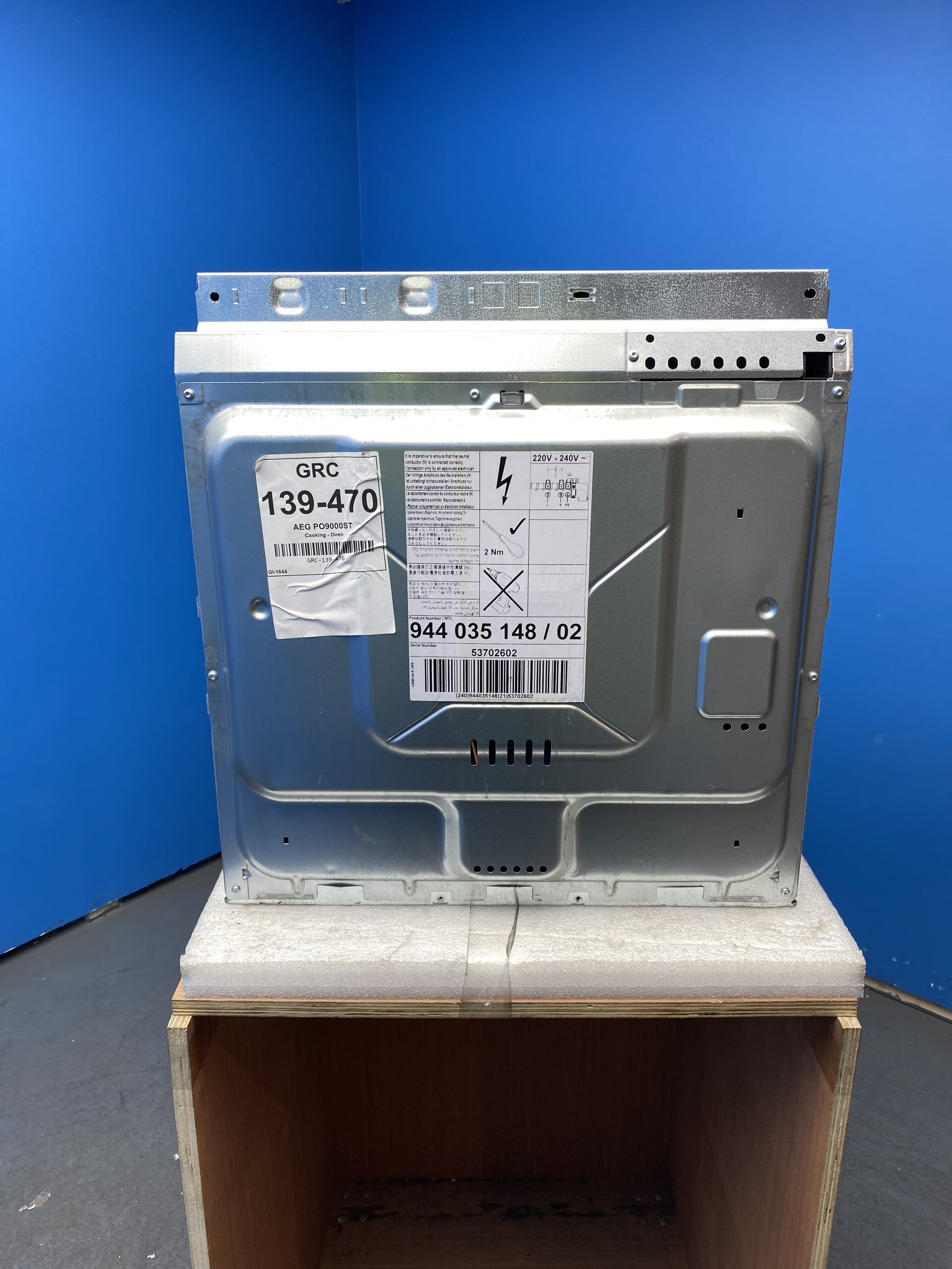 AEG PO9000ST 9000 Series 70 Litre Built-In SteamPro Oven