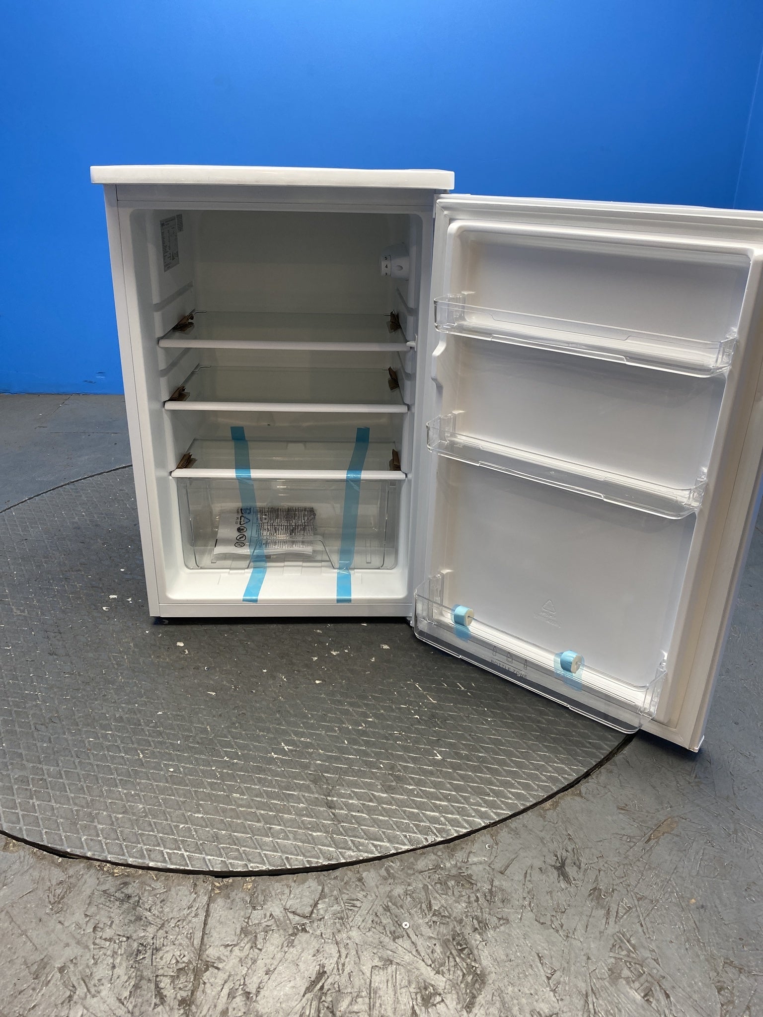 Igenix IG255W 136 Litre Under Counter Fridge