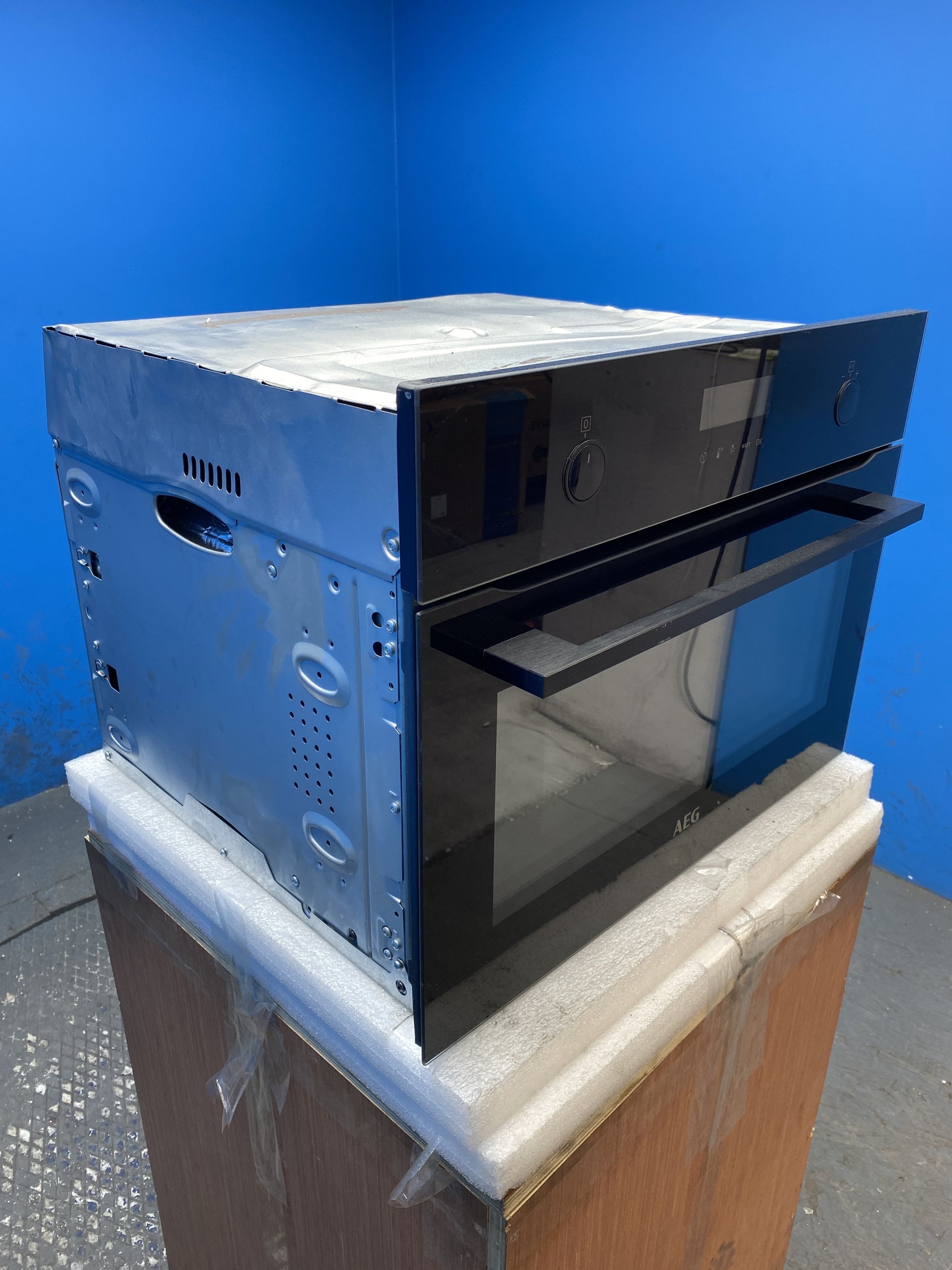 #GRC-142-777 - AEG KMK565060B 43L Built-In CombiQuick Microwave Oven