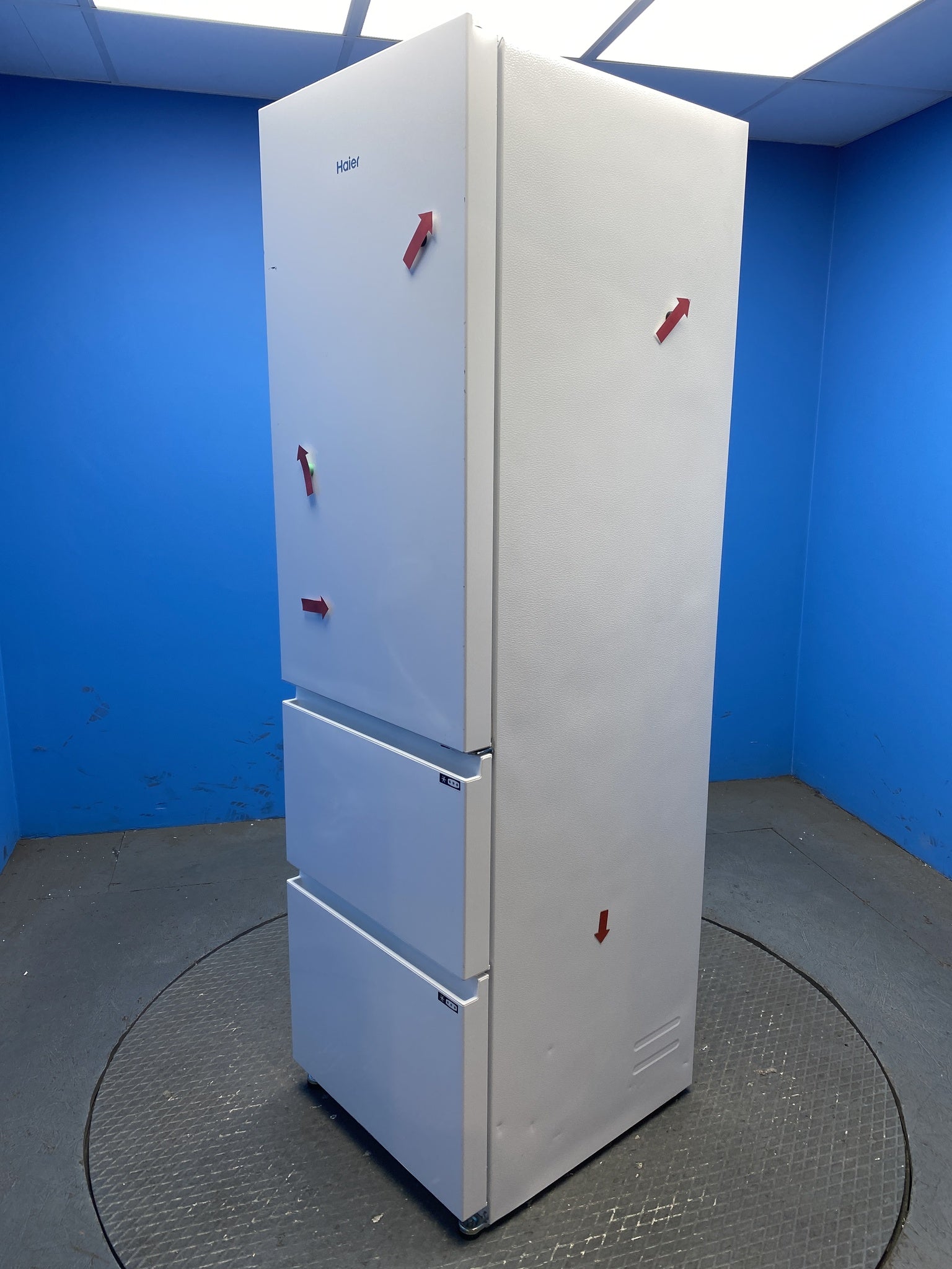 Haier 3D 55 Series 3 HTR3518ENMWK 60/40 Fridge Freezer